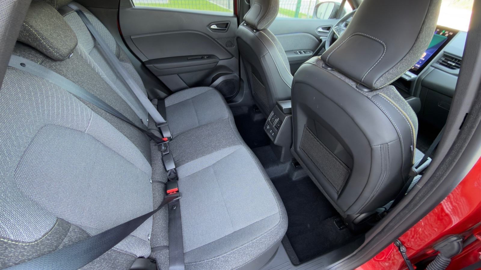 Renault Captur 1.8 E-Tech 160 **HR vozilo**reg.06/2027**, fotografija 15