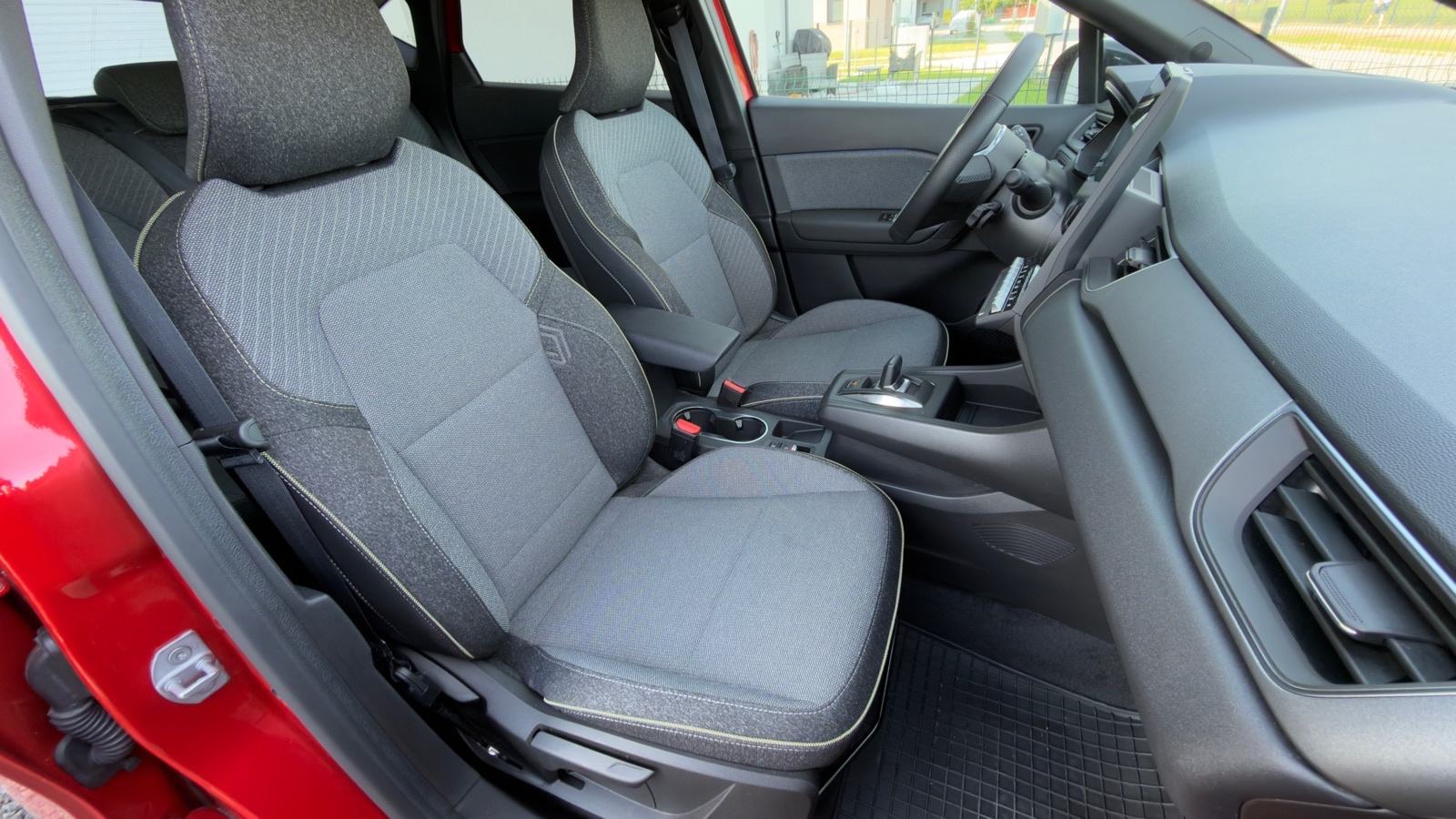 Renault Captur 1.8 E-Tech 160 **HR vozilo**reg.06/2027**, fotografija 16
