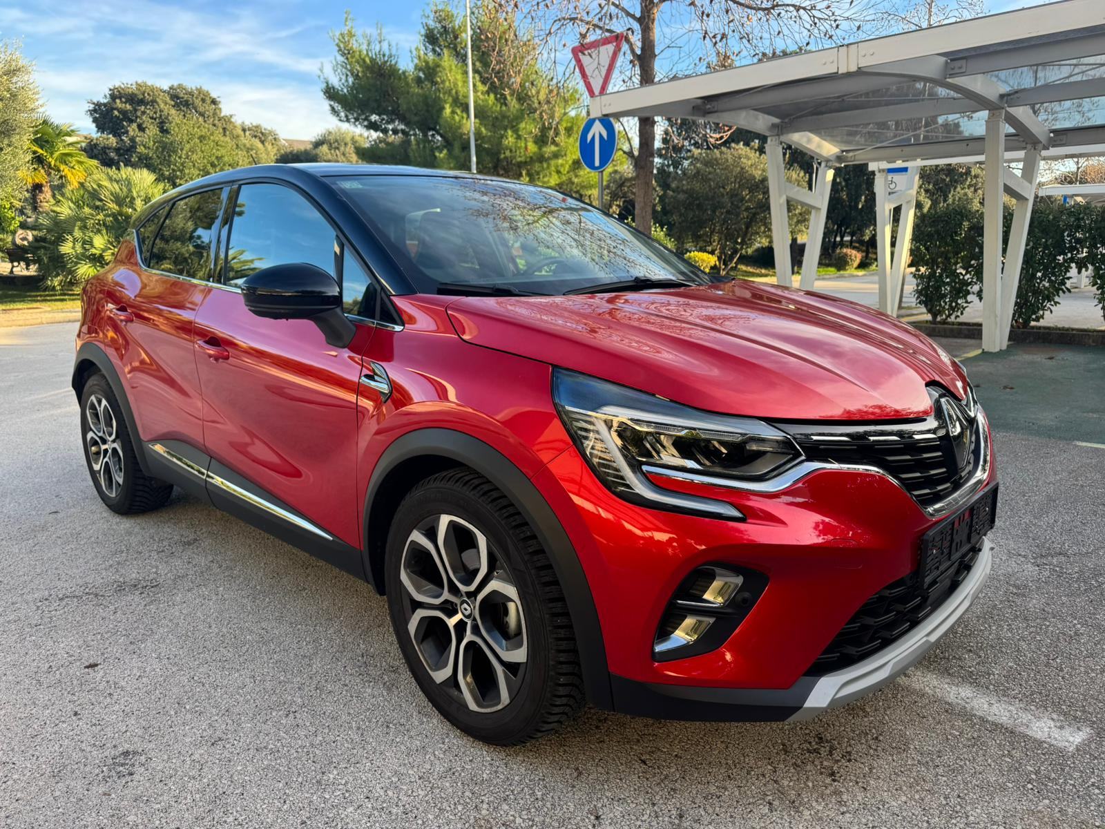 Renault Captur TCe 140 Intens EDC *JAMSTVO 12 MJESECI*