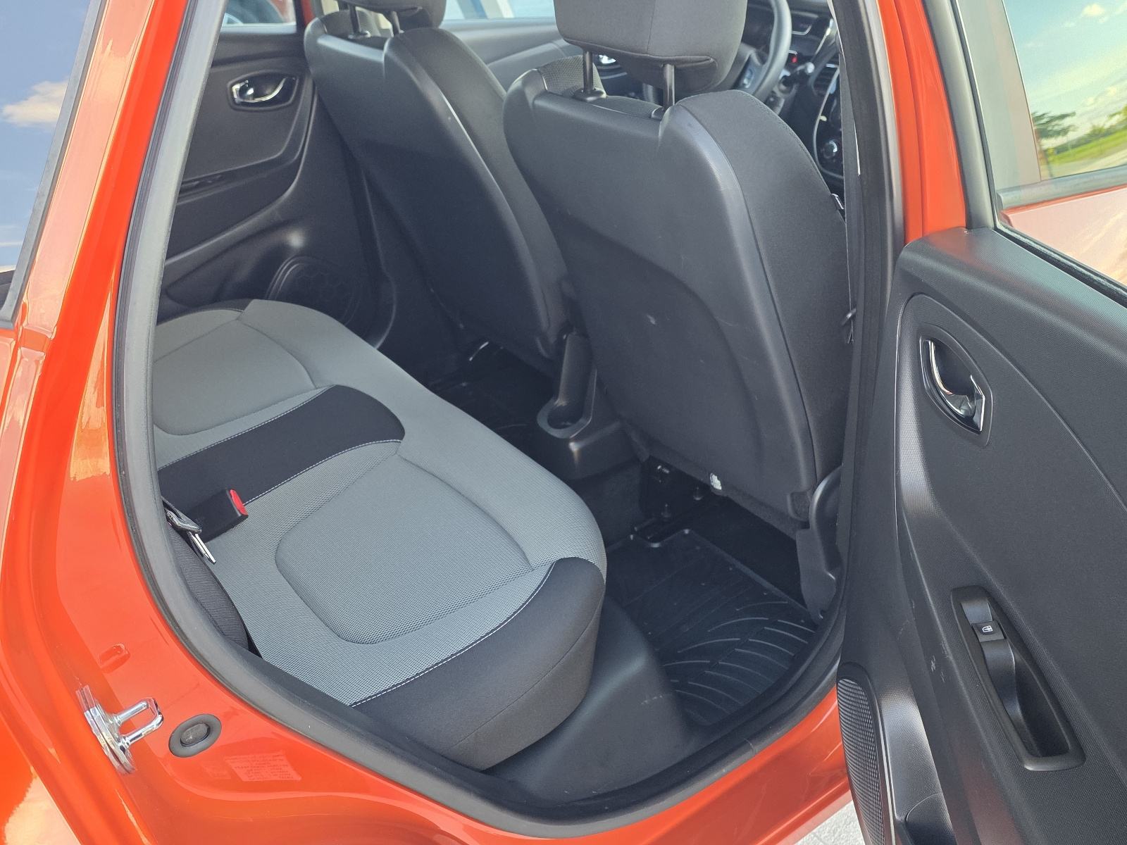 Renault Captur dCi 90 EDC ALU,NAVI,140 T.K.M,REG.GODINU DANA, fotografija 10