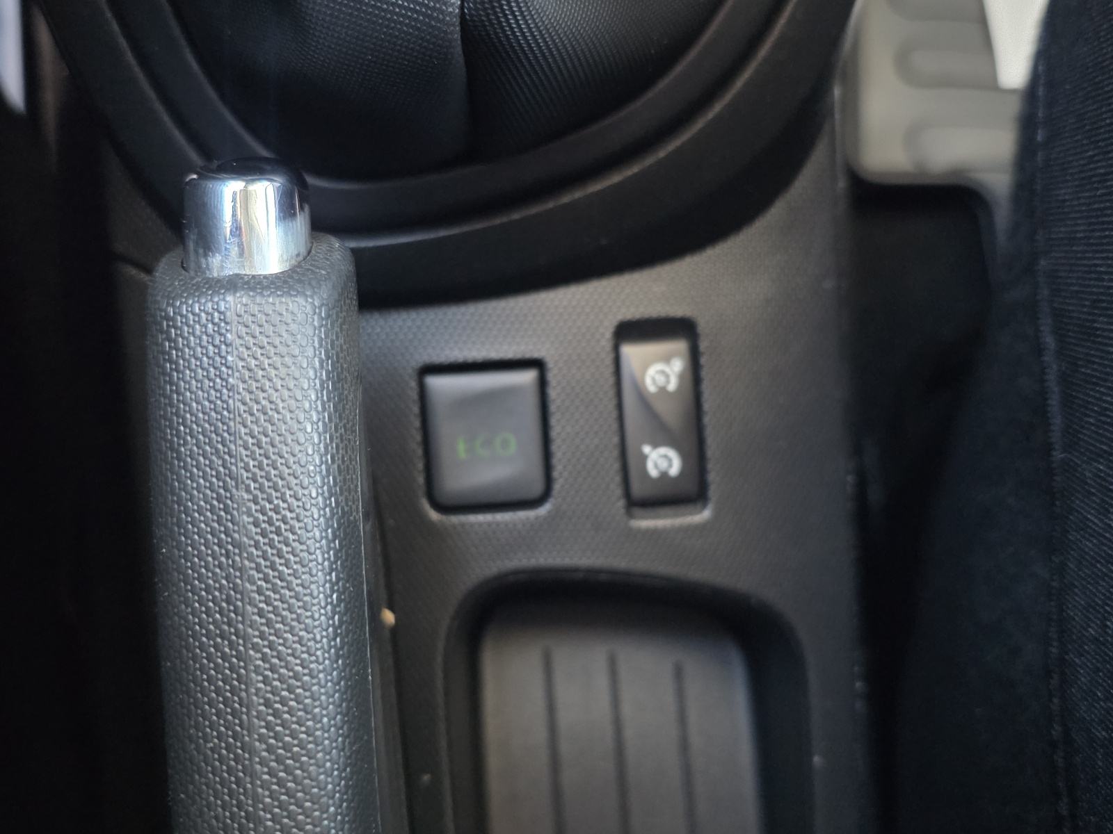 Renault Captur dCi 90 EDC ALU,NAVI,140 T.K.M,REG.GODINU DANA, fotografija 14