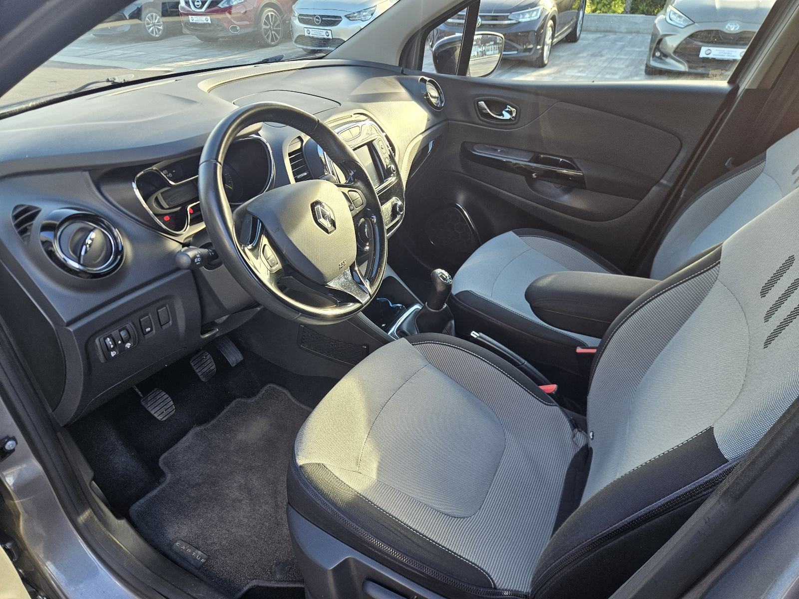 Renault Captur dCi 90 EDC, fotografija 8
