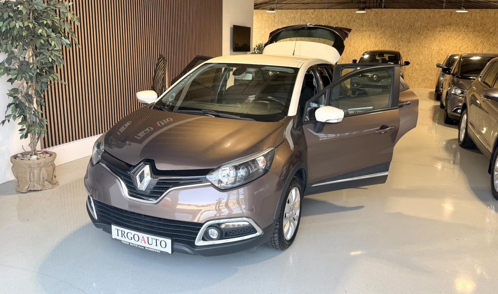 Renault Captur 1,5 dCi *NAVI-ALU 16''-12 MJ JAMSTVO-AUTOKREDIT*, fotografija 4