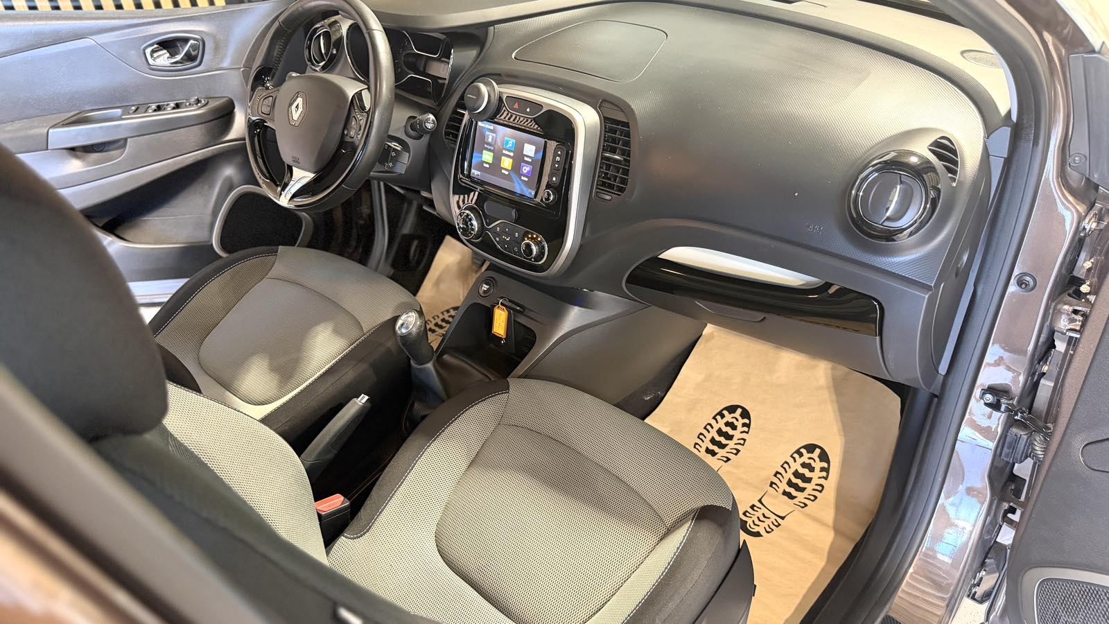 Renault Captur 1,5 dCi *NAVI-ALU 16''-12 MJ JAMSTVO-AUTOKREDIT*, fotografija 16