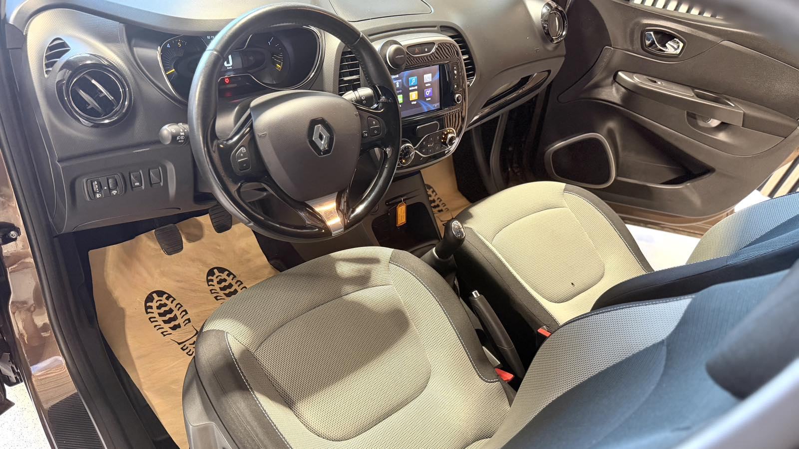 Renault Captur 1,5 dCi *NAVI-ALU 16''-12 MJ JAMSTVO-AUTOKREDIT*, fotografija 20