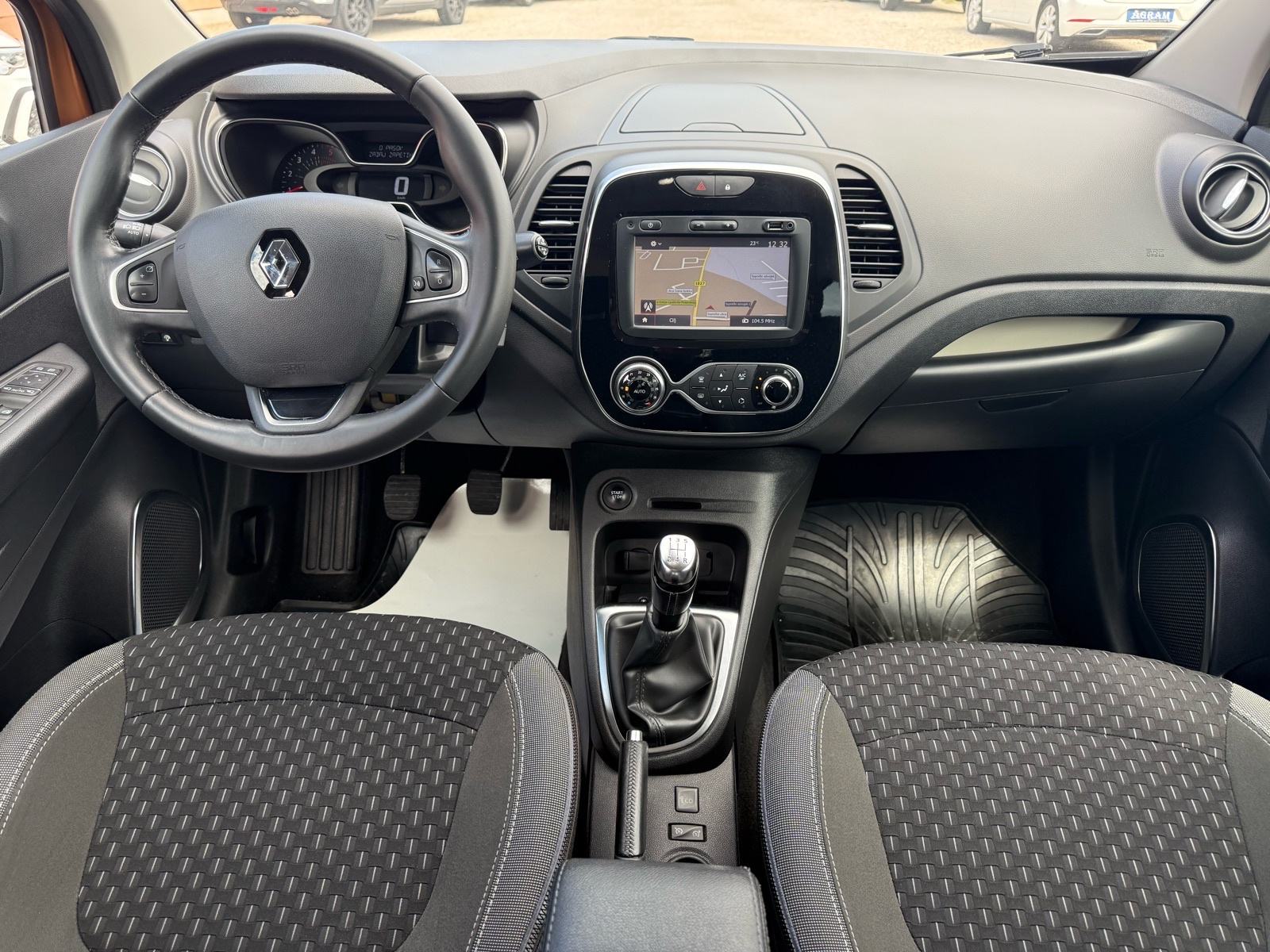 Renault Captur dCi 90*REDIZAJN*NAVI*R.KAMERA*LED*ALU*START STOP*SERVIS, fotografija 17