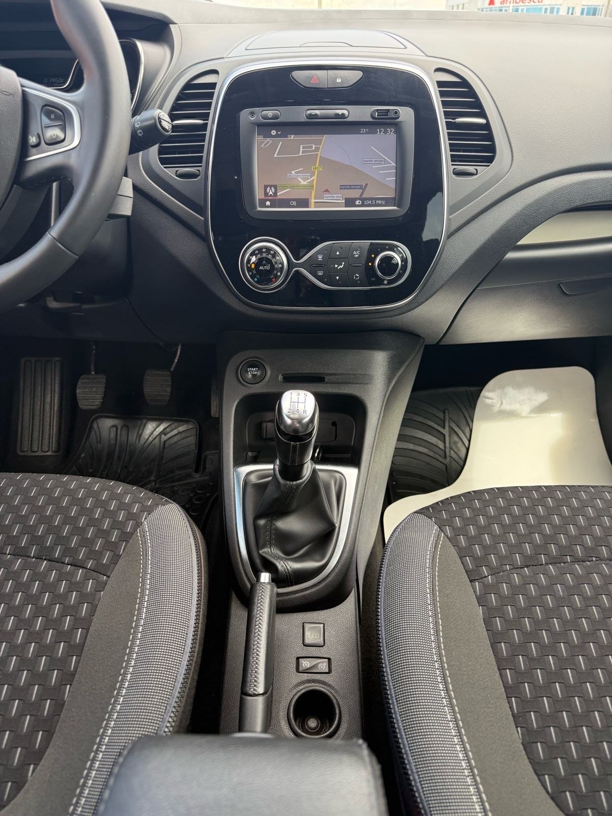 Renault Captur dCi 90*REDIZAJN*NAVI*R.KAMERA*LED*ALU*START STOP*SERVIS, fotografija 20