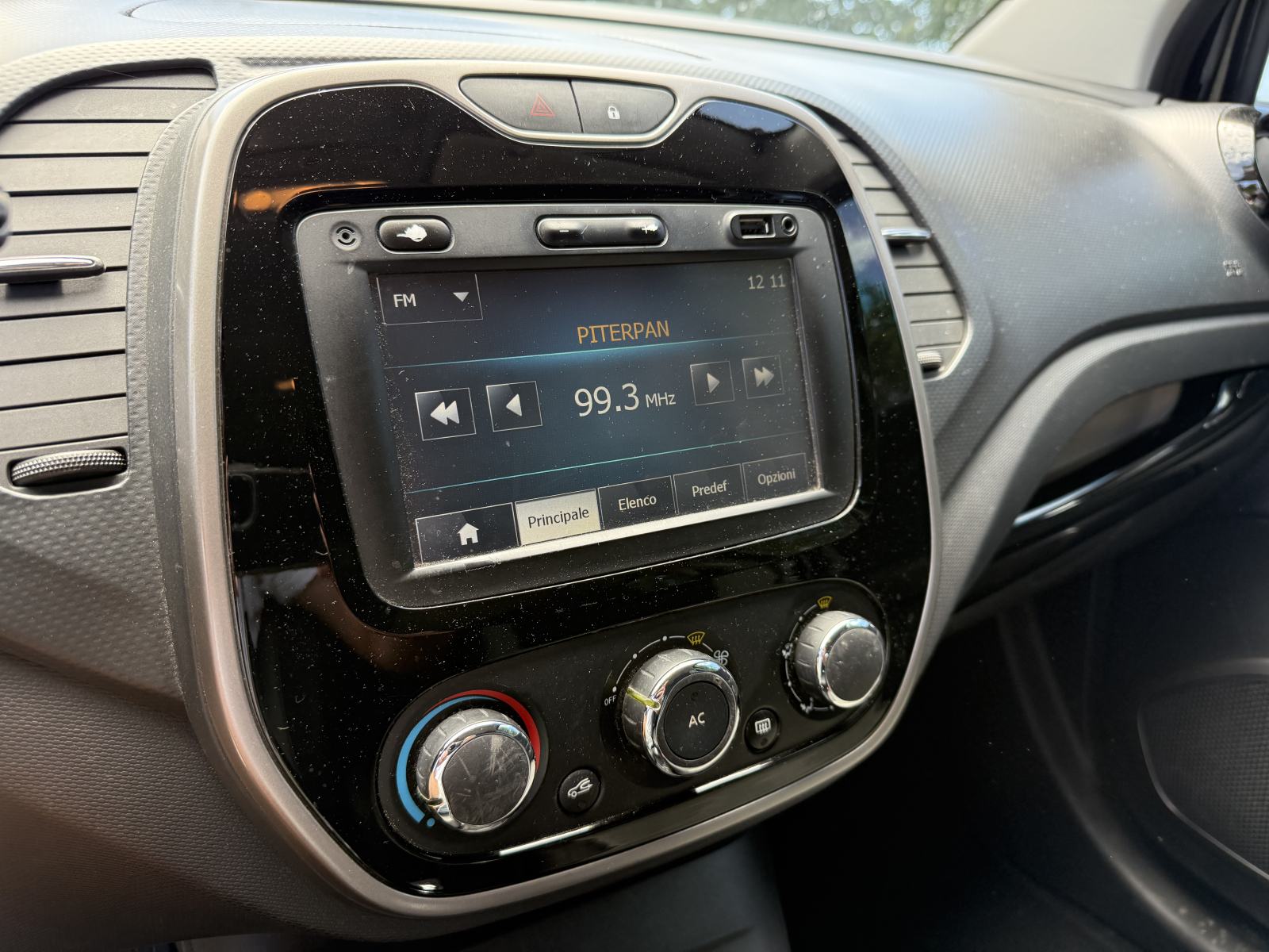 Renault Captur 1.5 dCi Energy R-Link - 2014. Godina - S&S - Servisna.., fotografija 13