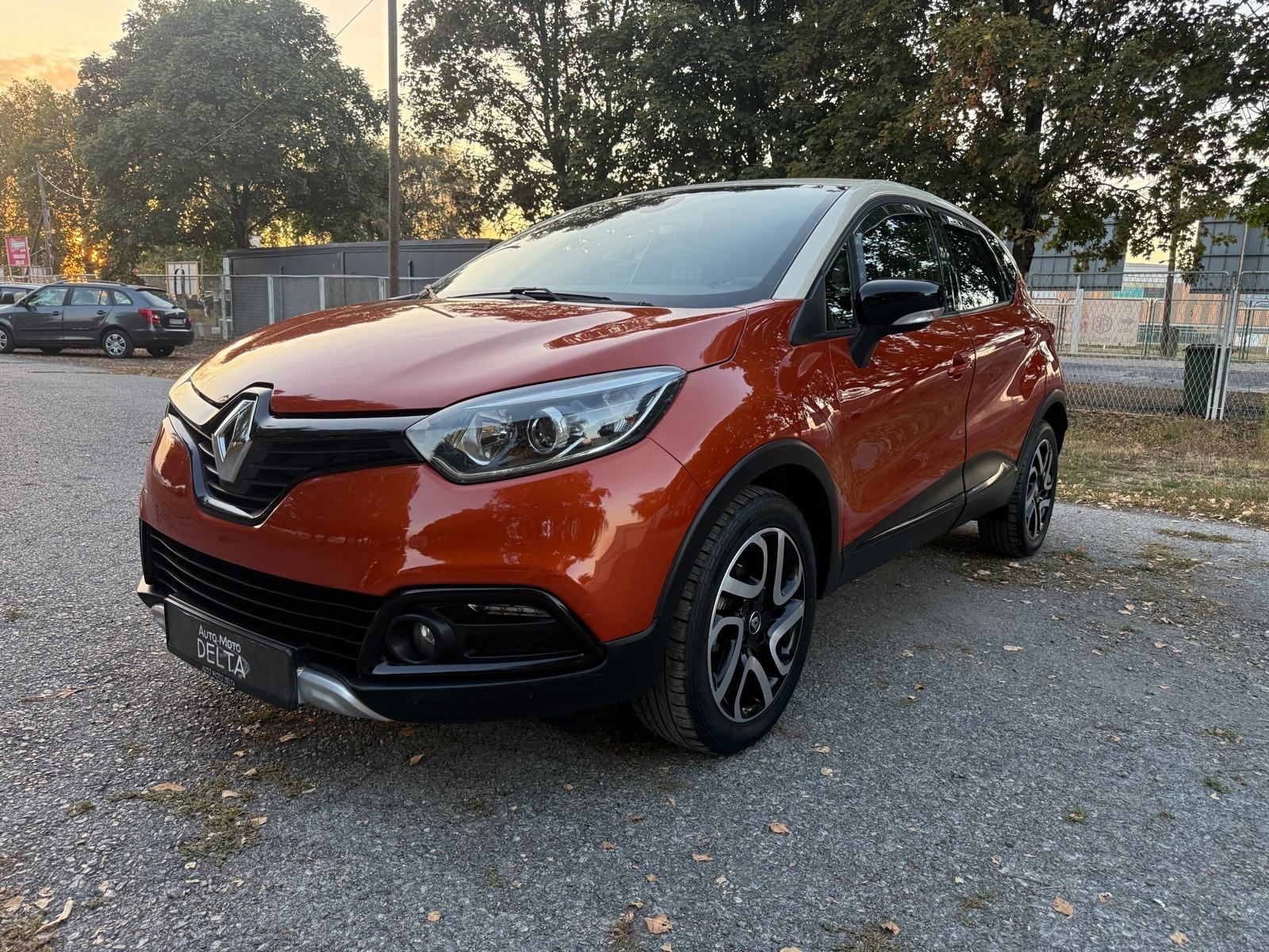 Renault Captur dCi 90 LUXE-NAVI-TEMP.-R. KAMERA—AUT. KLIMA-ALU 17, fotografija 1