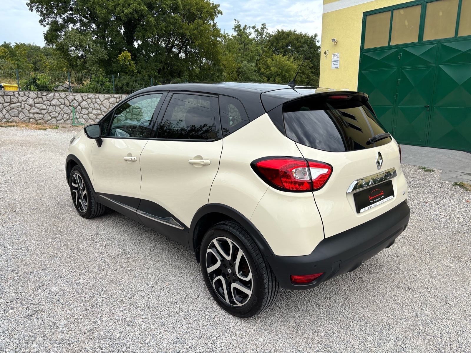 Renault Captur dCi 90,VELIKI SERVIS,NOVE GUME,JAMSTVO., fotografija 3