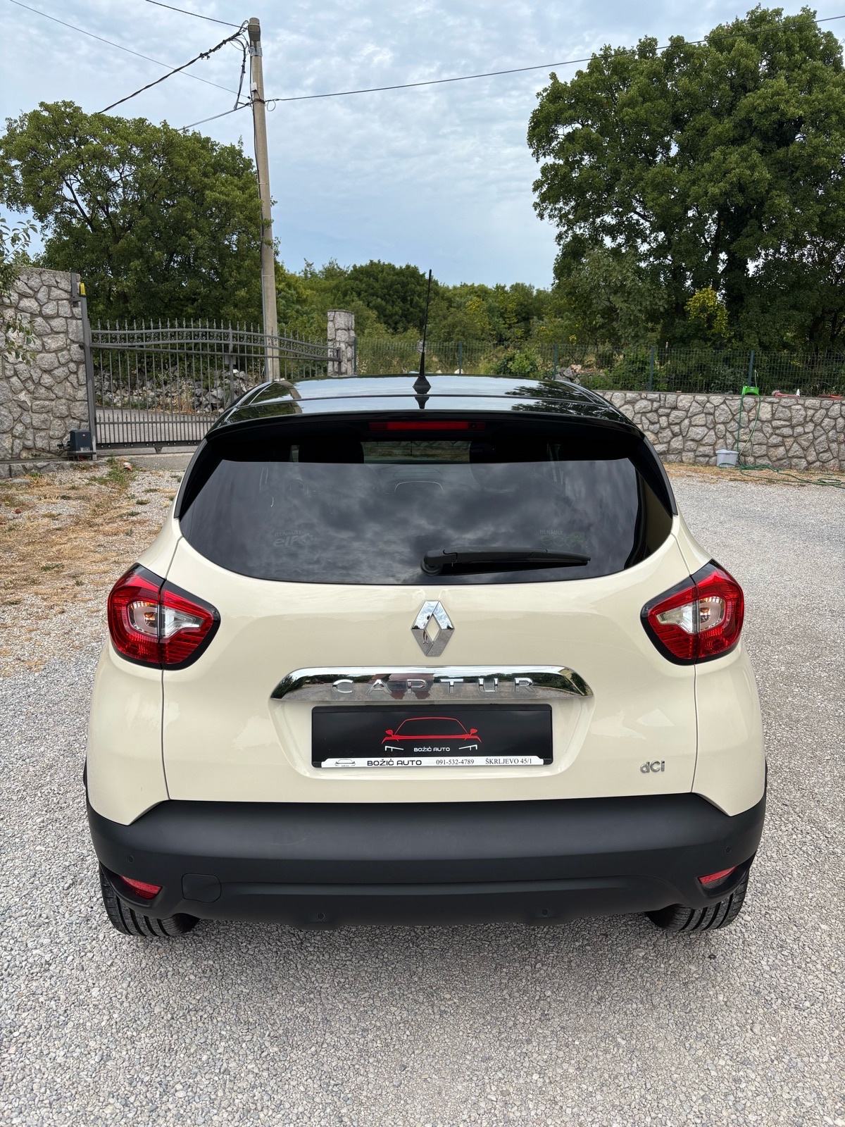 Renault Captur dCi 90,VELIKI SERVIS,NOVE GUME,JAMSTVO., fotografija 4