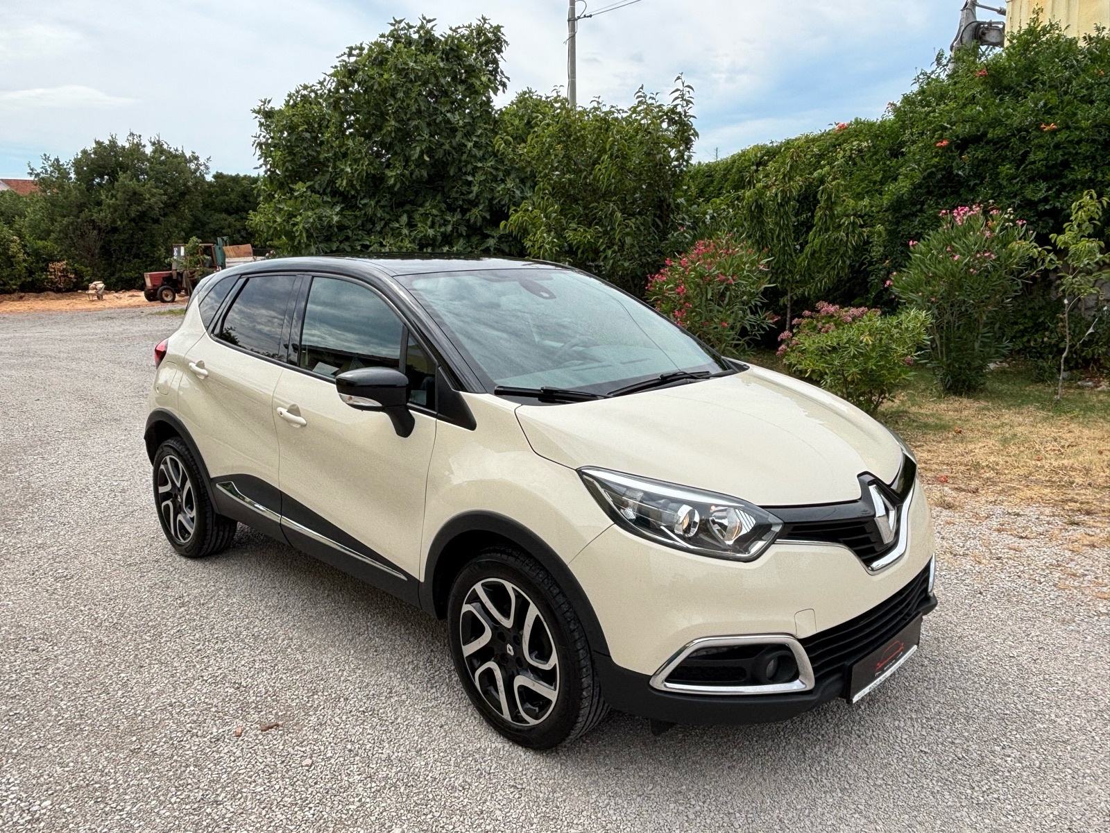 Renault Captur dCi 90,VELIKI SERVIS,NOVE GUME,JAMSTVO., fotografija 7