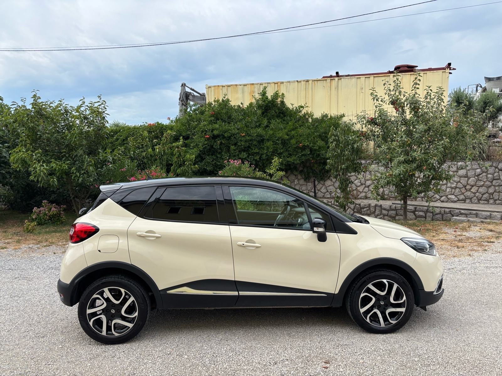 Renault Captur dCi 90,VELIKI SERVIS,NOVE GUME,JAMSTVO., fotografija 6