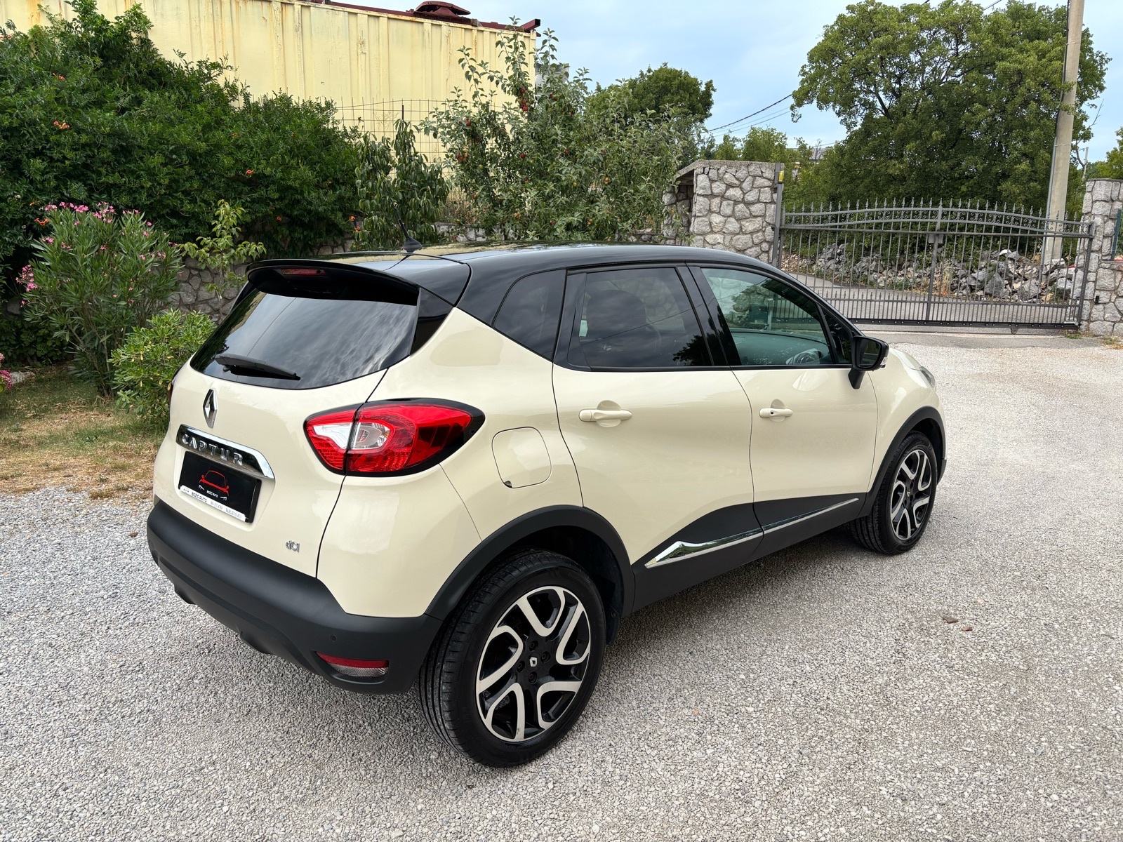 Renault Captur dCi 90,VELIKI SERVIS,NOVE GUME,JAMSTVO., fotografija 5