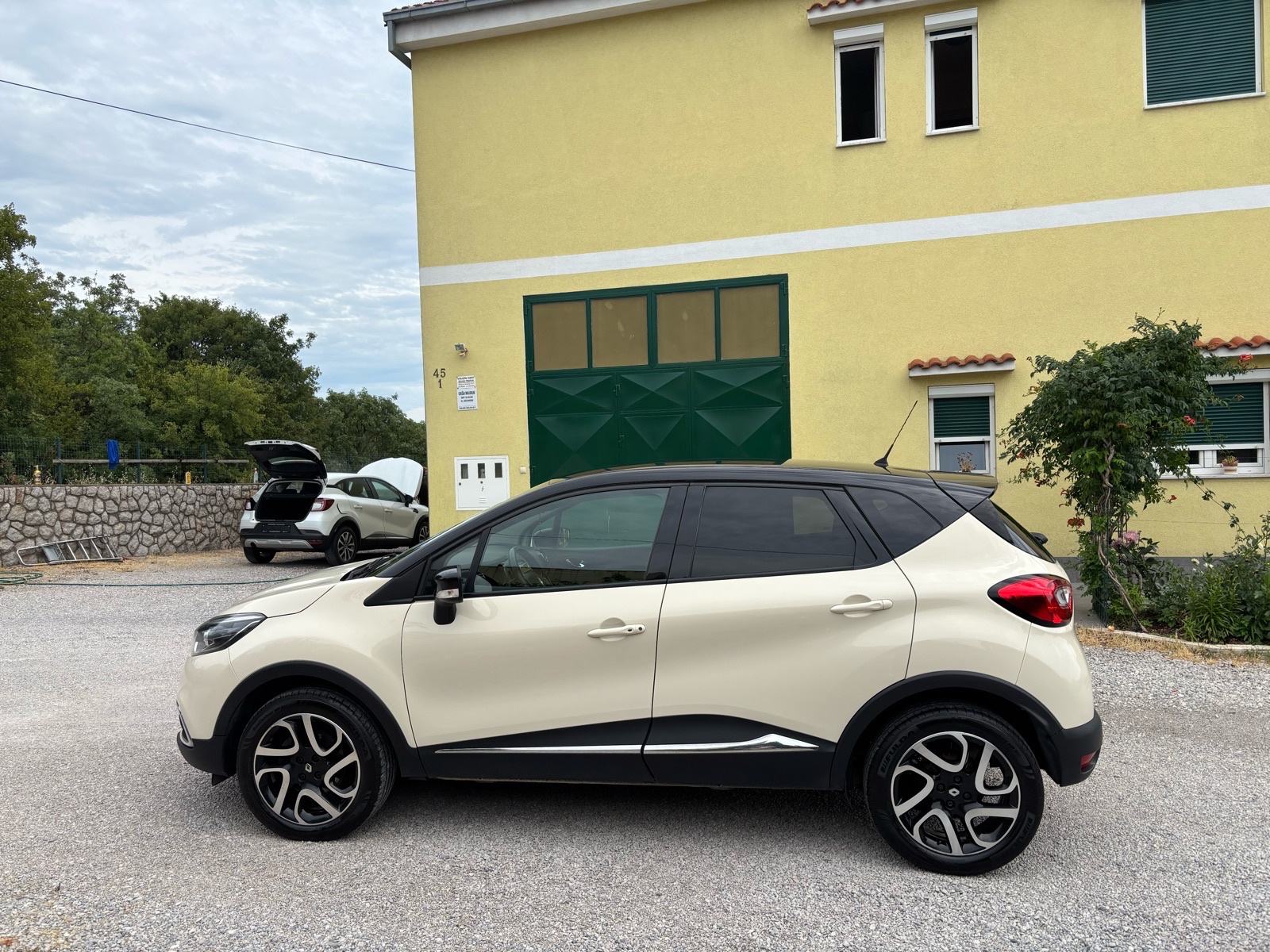 Renault Captur dCi 90,VELIKI SERVIS,NOVE GUME,JAMSTVO., fotografija 2