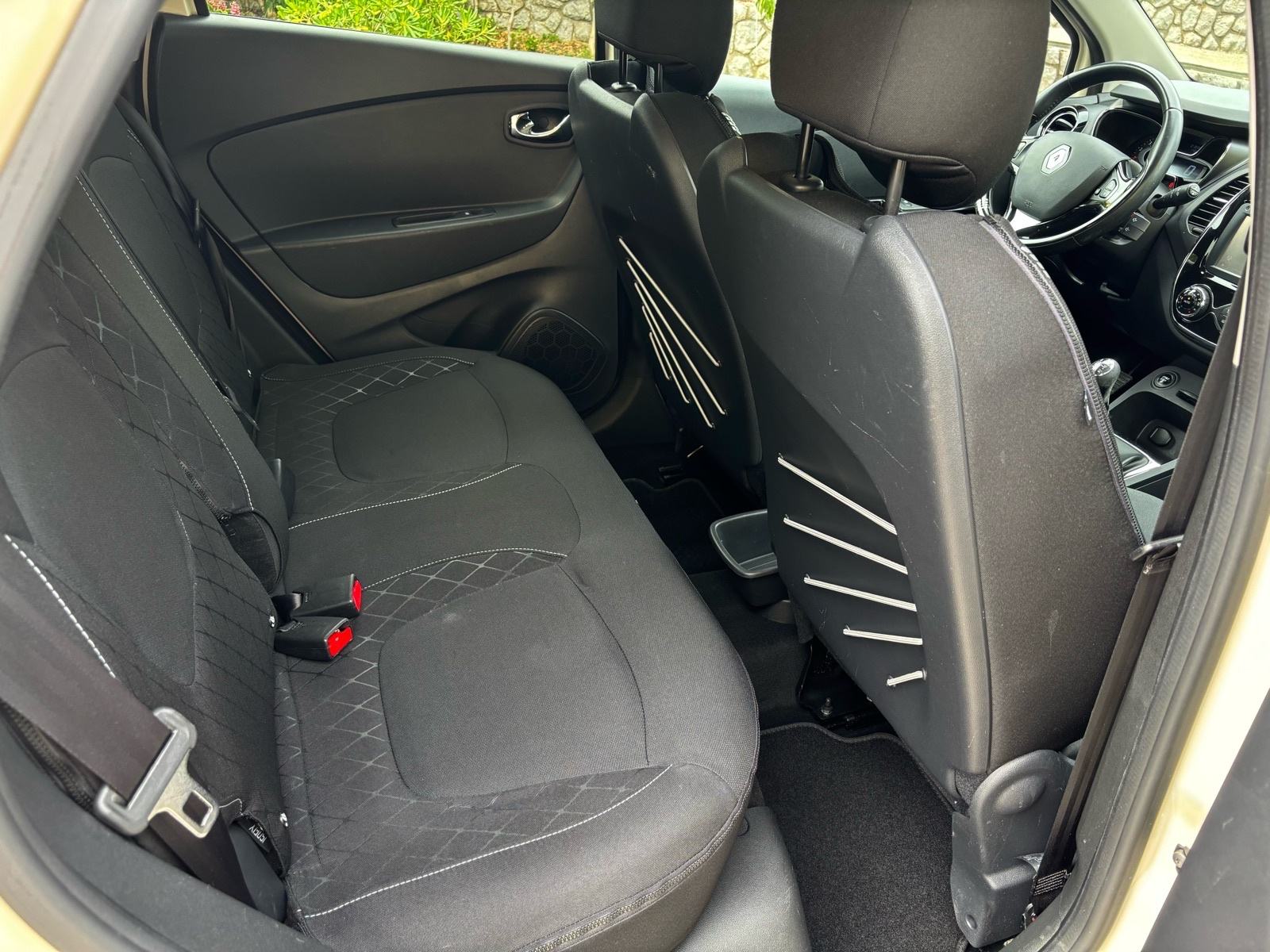 Renault Captur dCi 90,VELIKI SERVIS,NOVE GUME,JAMSTVO., fotografija 17
