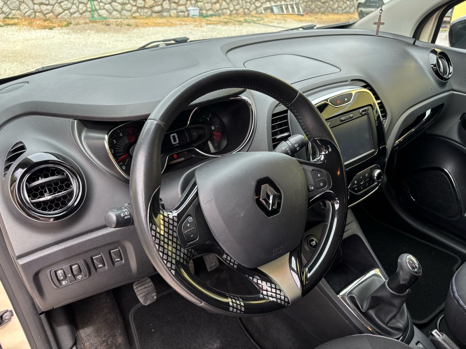Renault Captur dCi 90,VELIKI SERVIS,NOVE GUME,JAMSTVO., fotografija 12