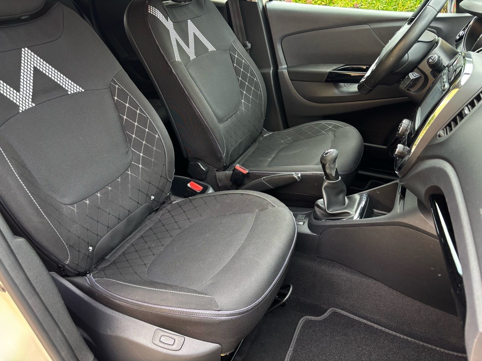 Renault Captur dCi 90,VELIKI SERVIS,NOVE GUME,JAMSTVO., fotografija 15