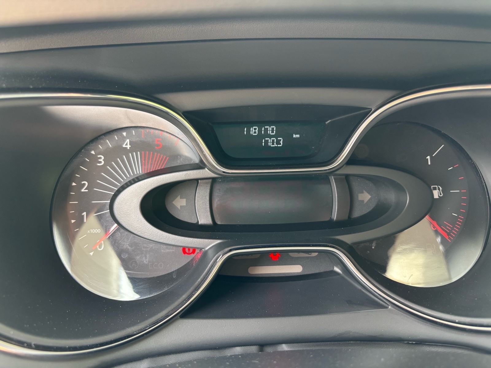 Renault Captur dCi 90,VELIKI SERVIS,NOVE GUME,JAMSTVO., fotografija 13