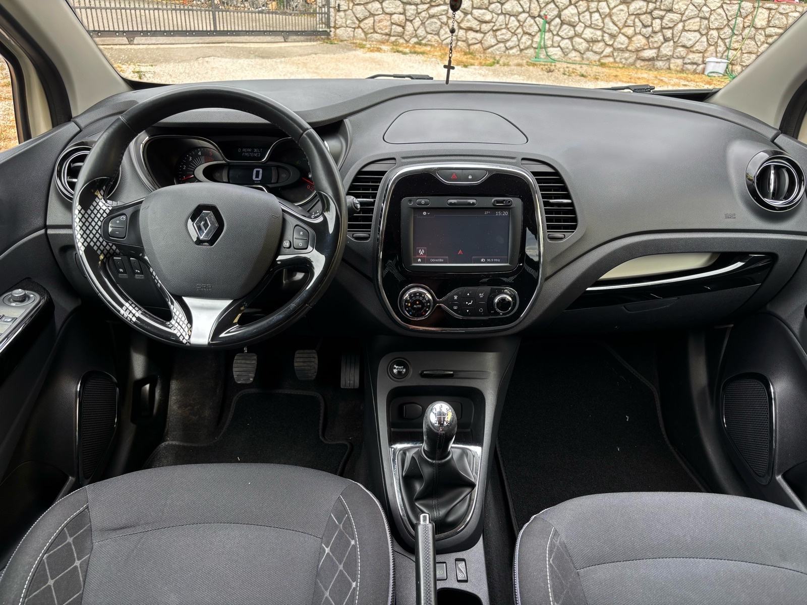 Renault Captur dCi 90,VELIKI SERVIS,NOVE GUME,JAMSTVO., fotografija 11
