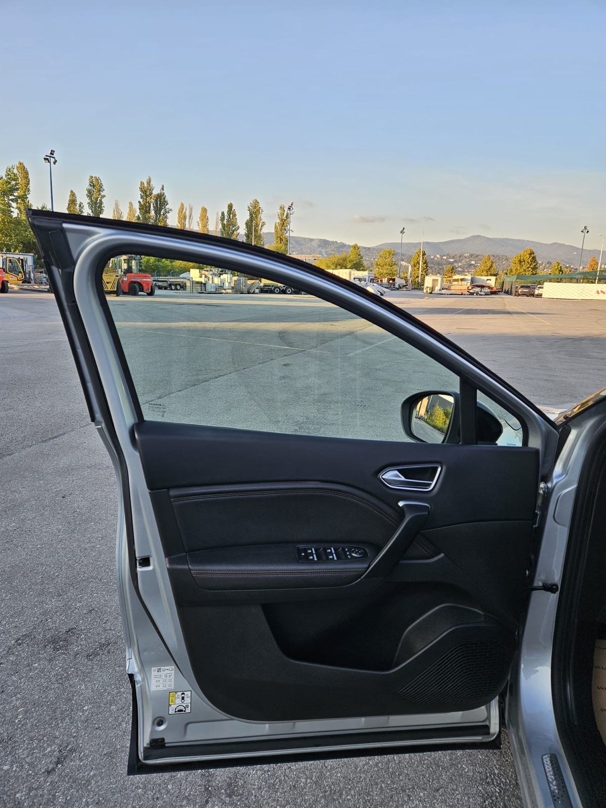Renault Captur E-Tech 160# INITIALE PARIS#SERVISNA#JAMSTVO#LEASING#, fotografija 12