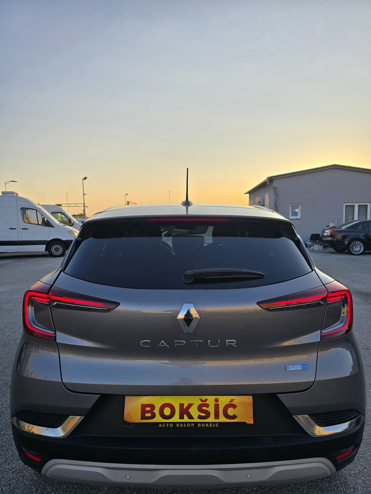Renault Captur E-Tech hybrid automatik 145 KS, fotografija 4