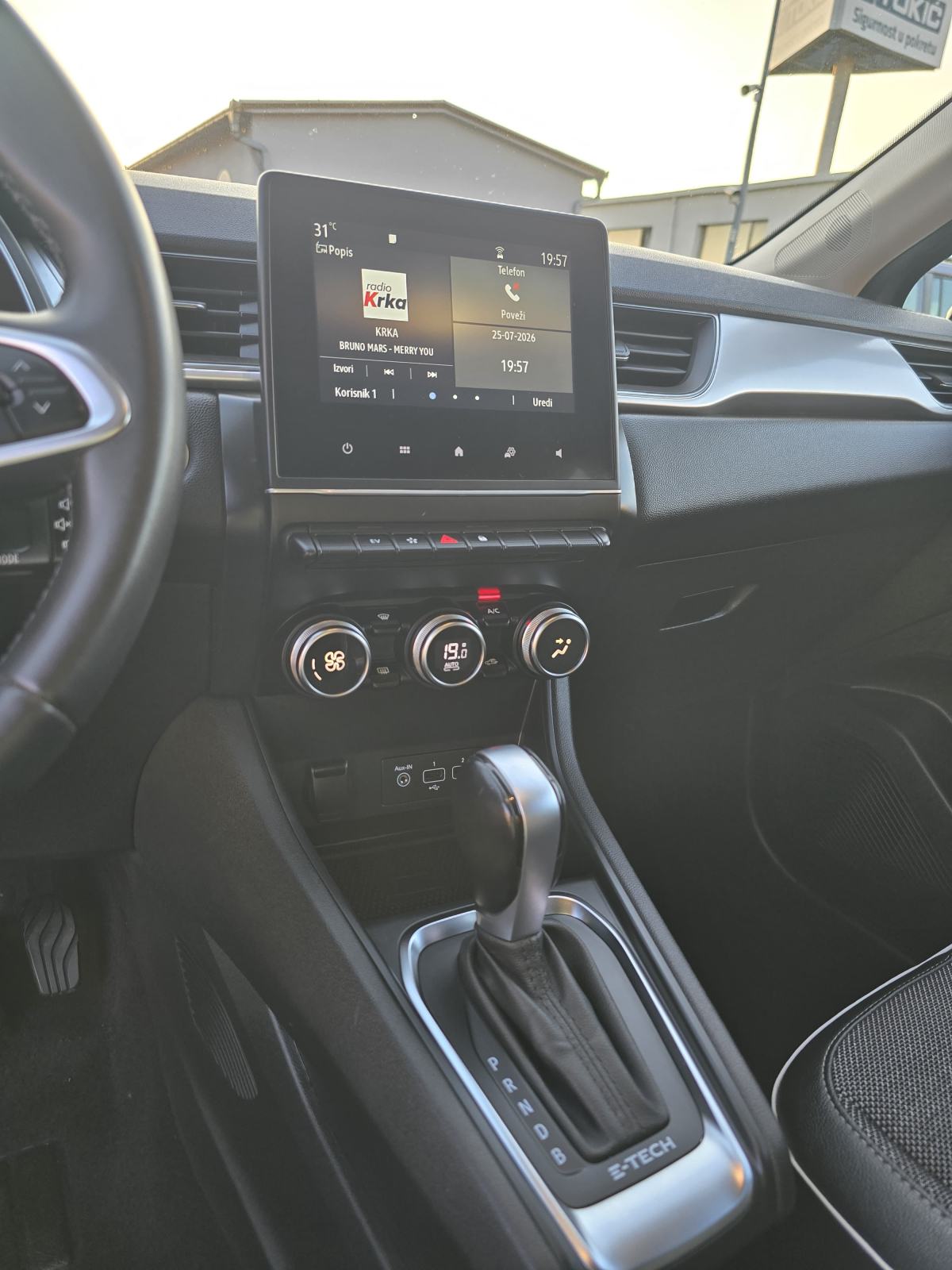 Renault Captur E-Tech hybrid automatik 145 KS, fotografija 16