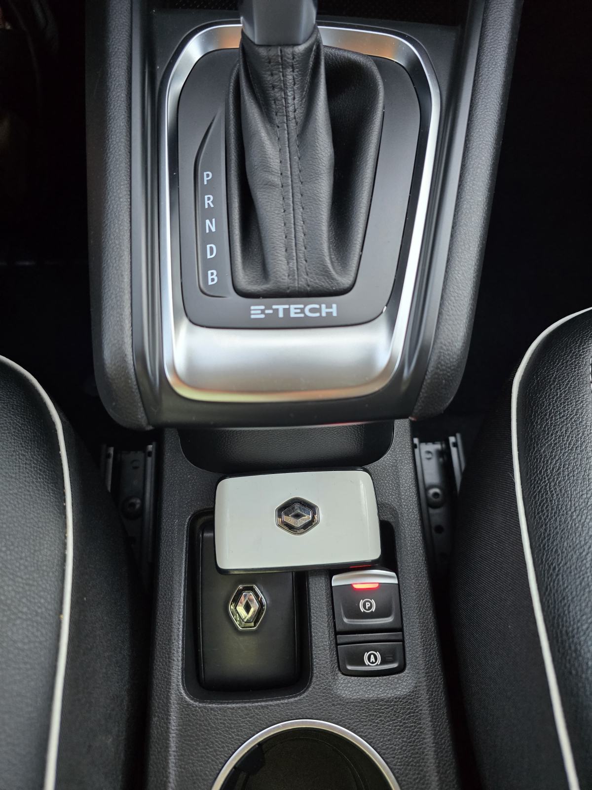 Renault Captur E-Tech hybrid automatik 145 KS, fotografija 13
