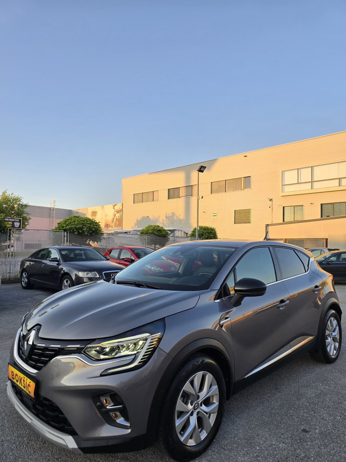 Renault Captur E-Tech hybrid automatik 145 KS, fotografija 3