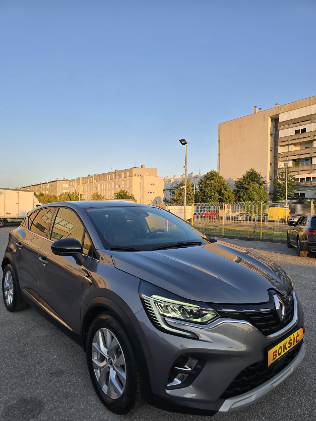 Renault Captur E-Tech hybrid automatik 145 KS, fotografija 2