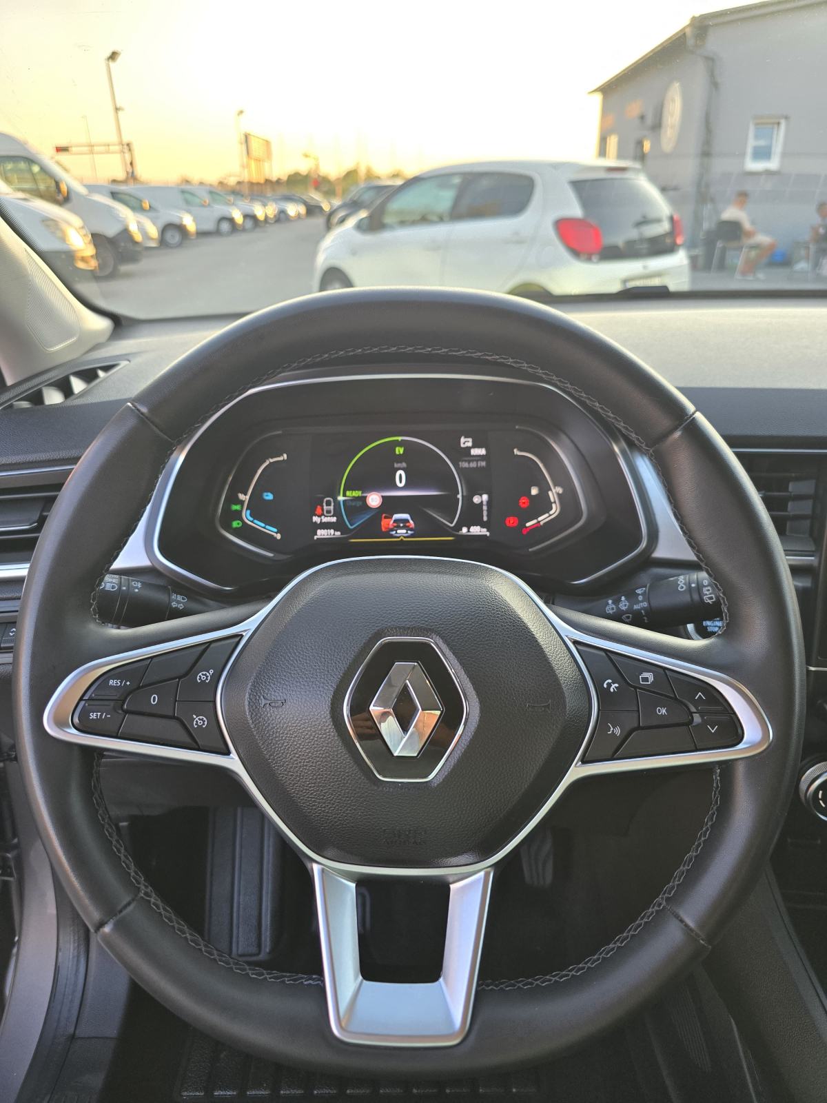 Renault Captur E-Tech hybrid automatik 145 KS, fotografija 10