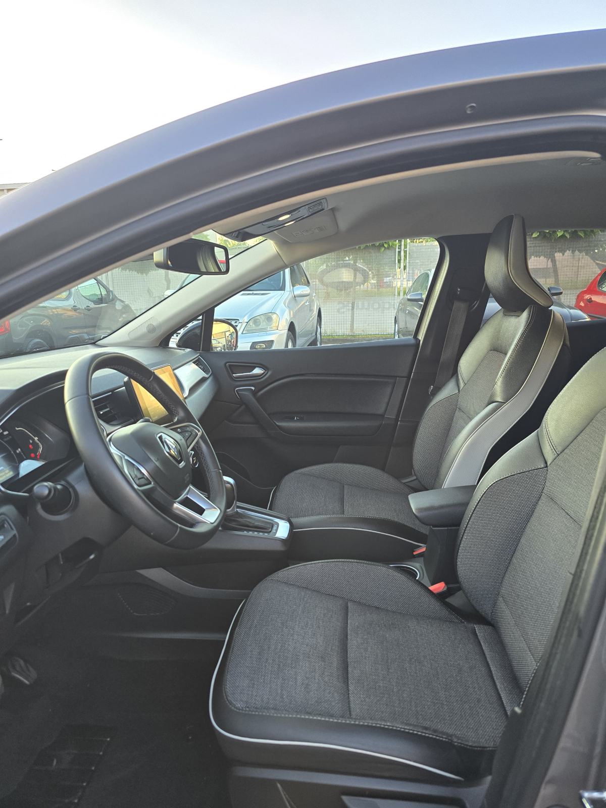 Renault Captur E-Tech hybrid automatik 145 KS, fotografija 17