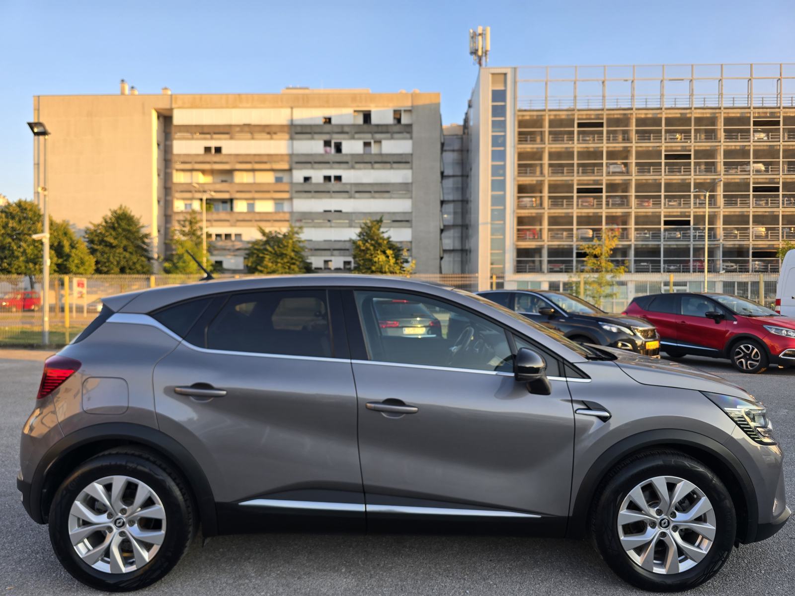 Renault Captur E-Tech hybrid automatik 145 KS, fotografija 7