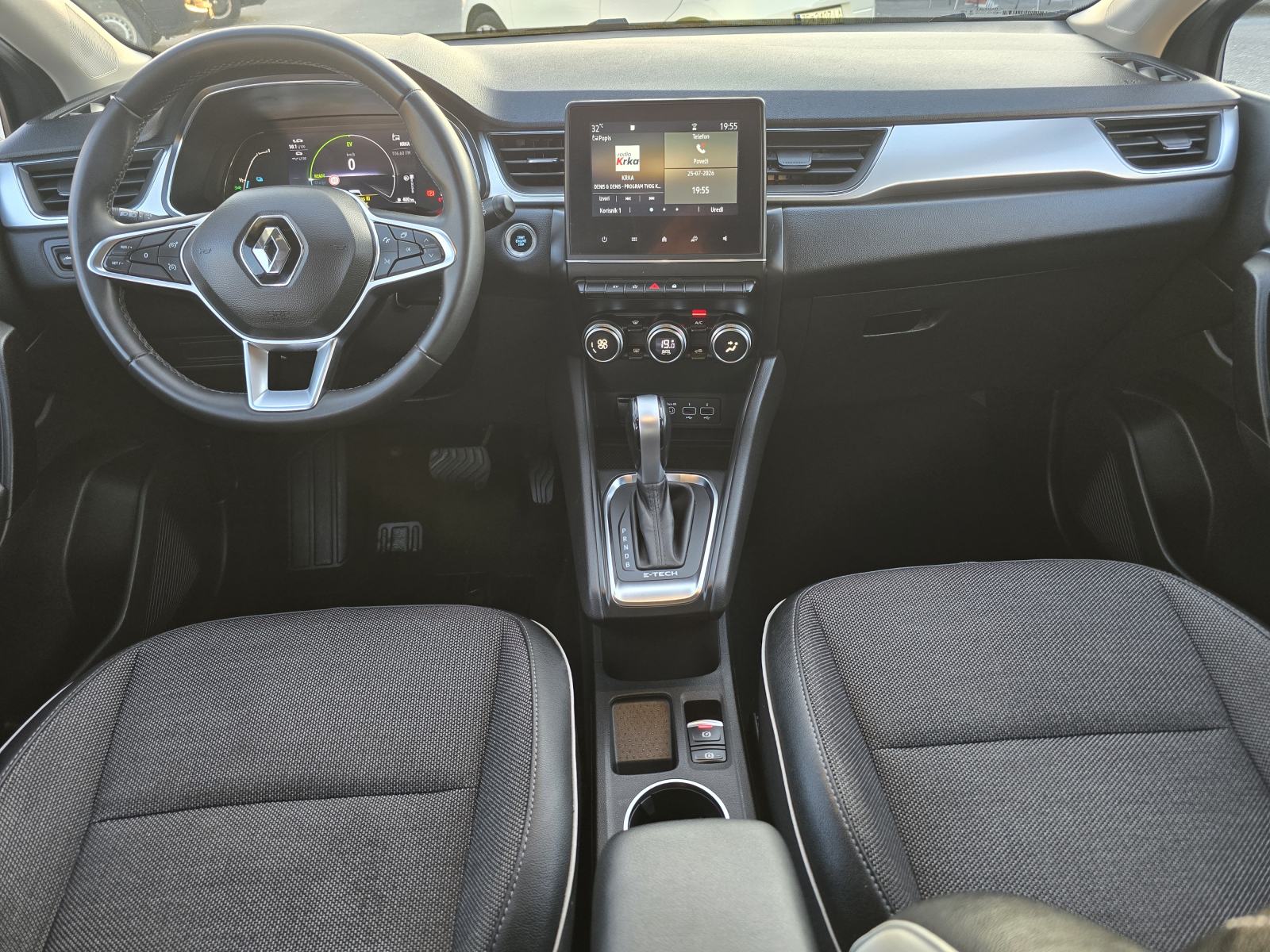 Renault Captur E-Tech hybrid automatik 145 KS, fotografija 14