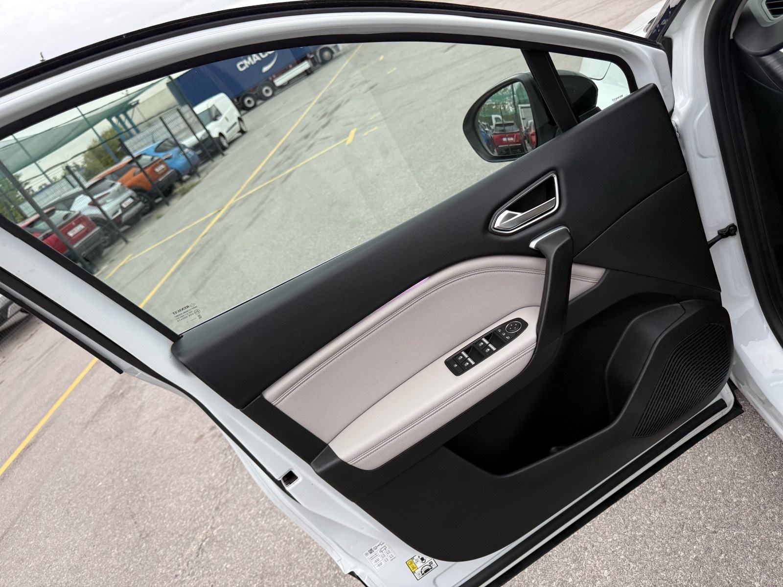 Renault Captur E-Tech #PLUG IN HYBRID #INITIALE#JAMSTVO#LEASING#, fotografija 19