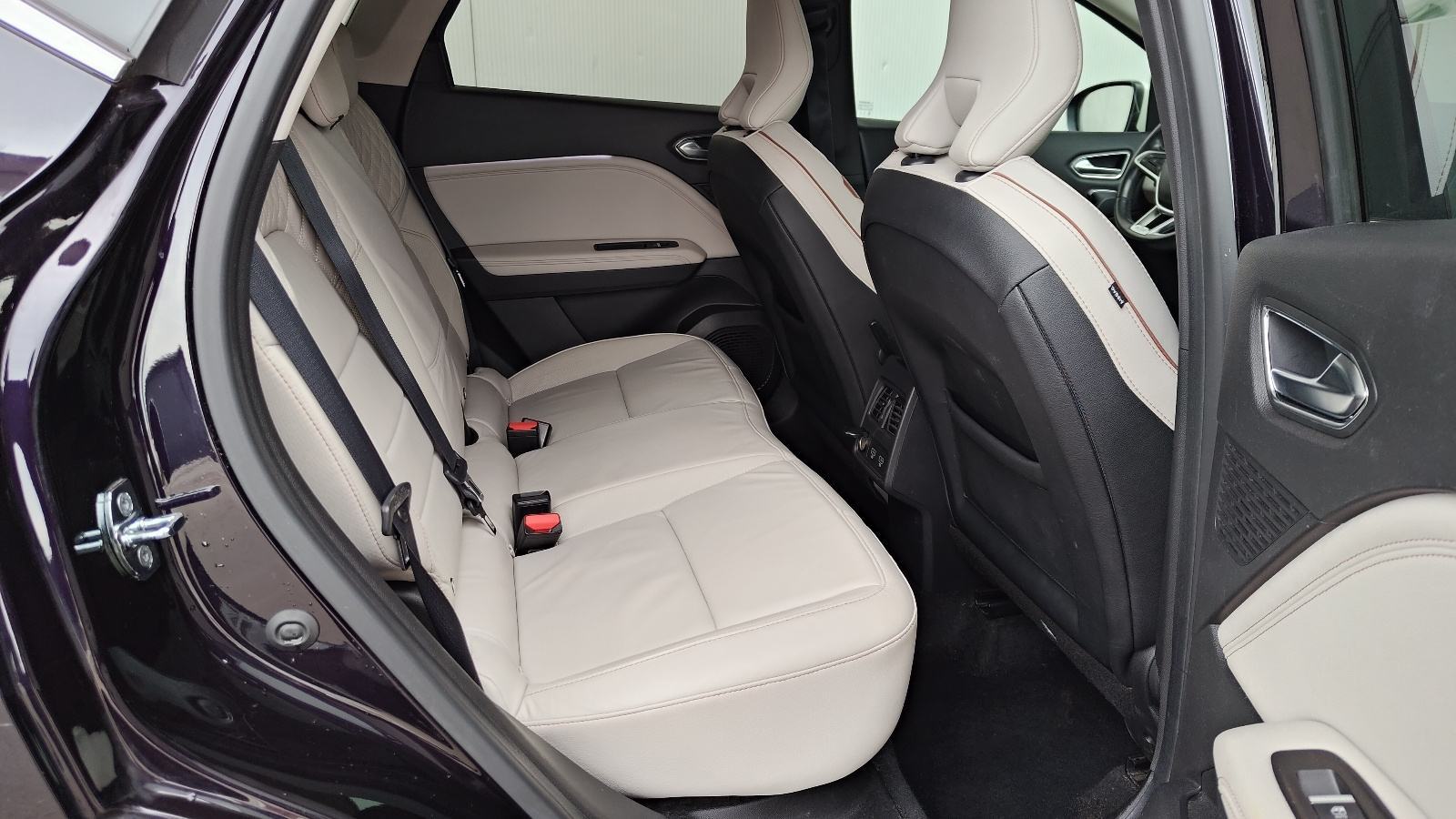 Renault Captur E-TECH PLUGIN 160ks INITIALE PARIS, full oprema,JAMSTVO, fotografija 9