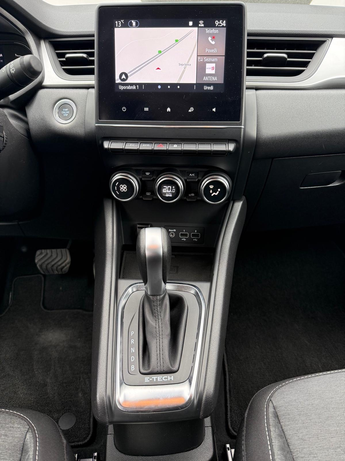 Renault Captur E-Tech, fotografija 11