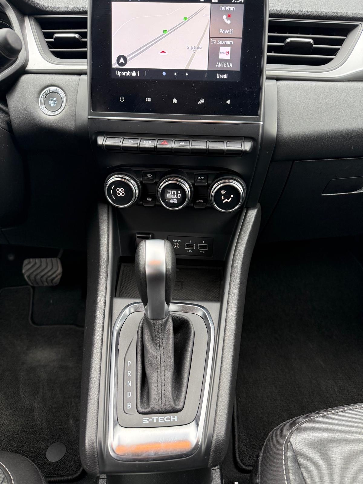 Renault Captur E-Tech, fotografija 12