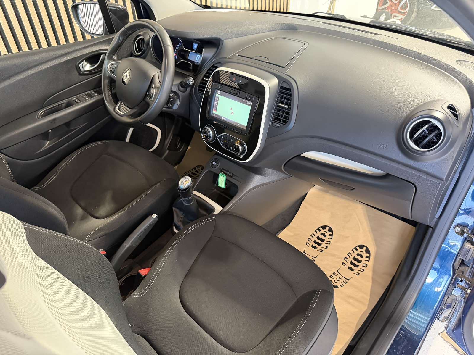 Renault Captur TCe 120 1,2 i /VEL. SERVIS-87kw-LEASING-12 MJ JAMSTVO/, fotografija 20