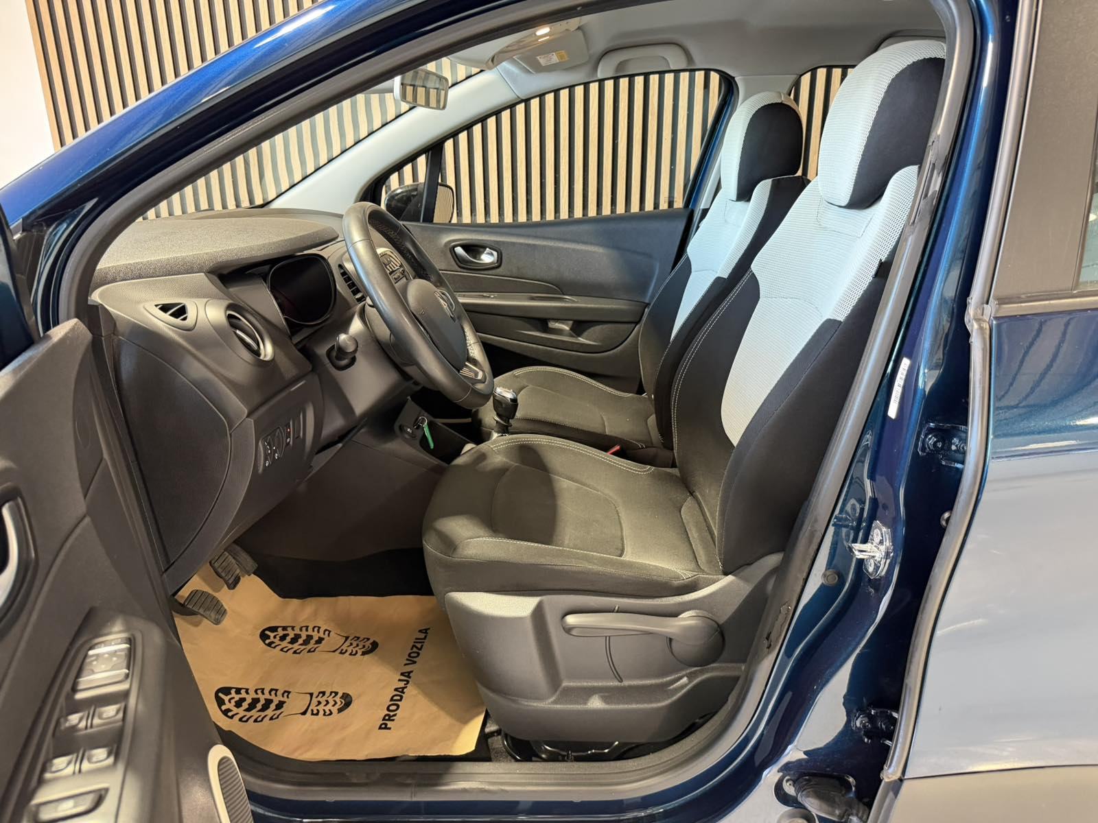 Renault Captur TCe 120 1,2 i /VEL. SERVIS-87kw-LEASING-12 MJ JAMSTVO/, fotografija 17