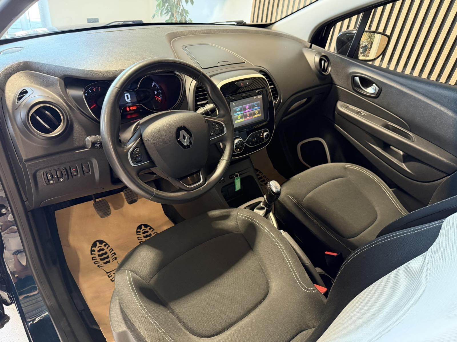 Renault Captur TCe 120 1,2 i /VEL. SERVIS-87kw-LEASING-12 MJ JAMSTVO/, fotografija 15