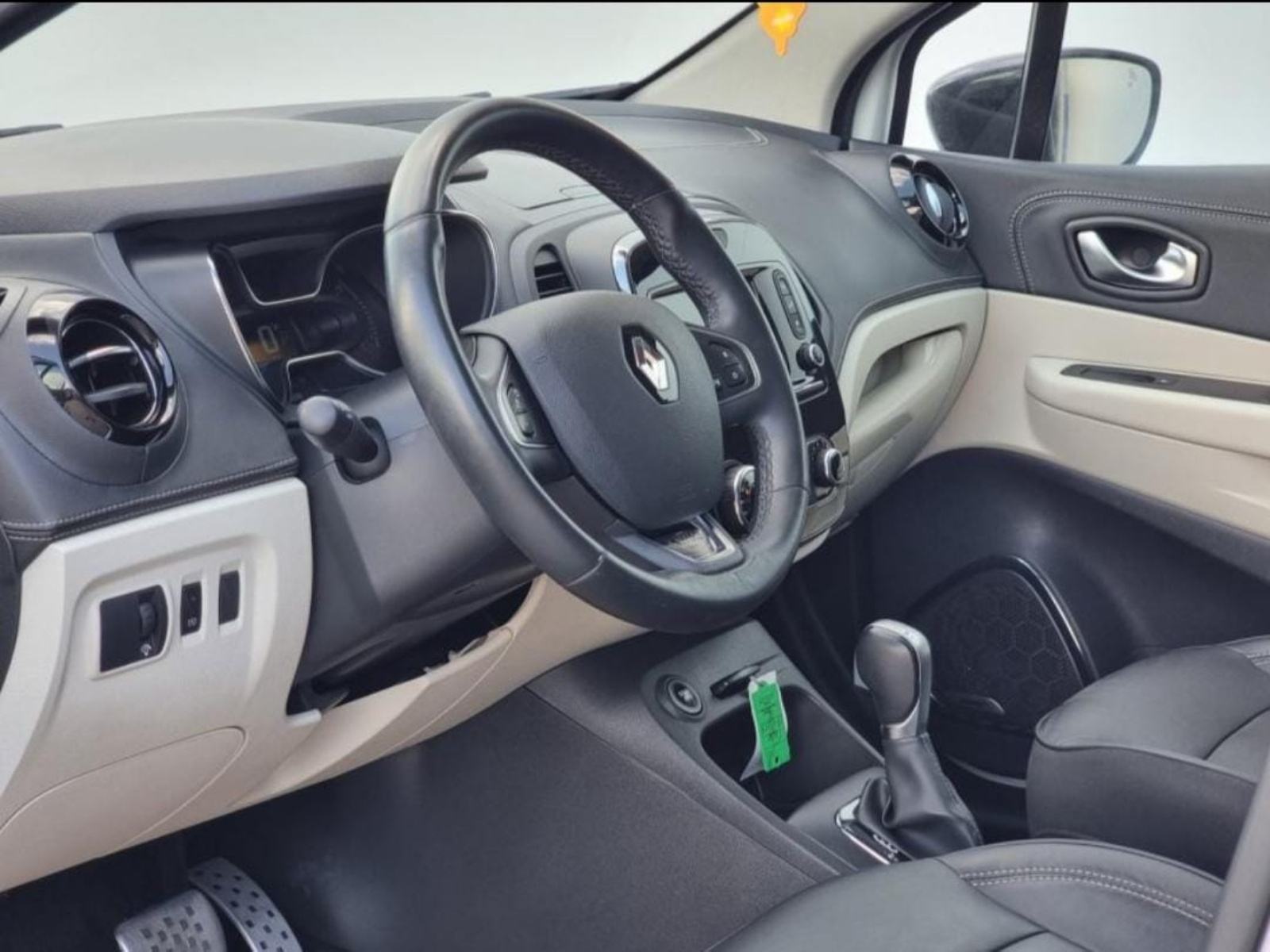 Renault Captur Initiale Paris TCe 120 EDC automatik, fotografija 10