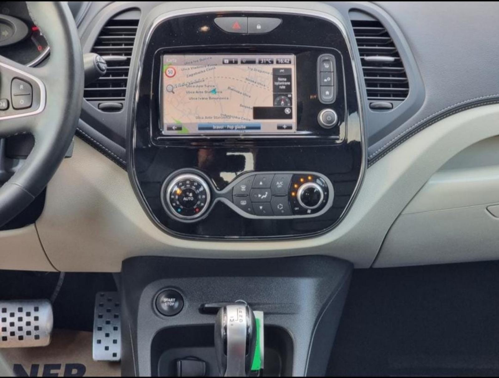 Renault Captur Initiale Paris TCe 120 EDC automatik, fotografija 12