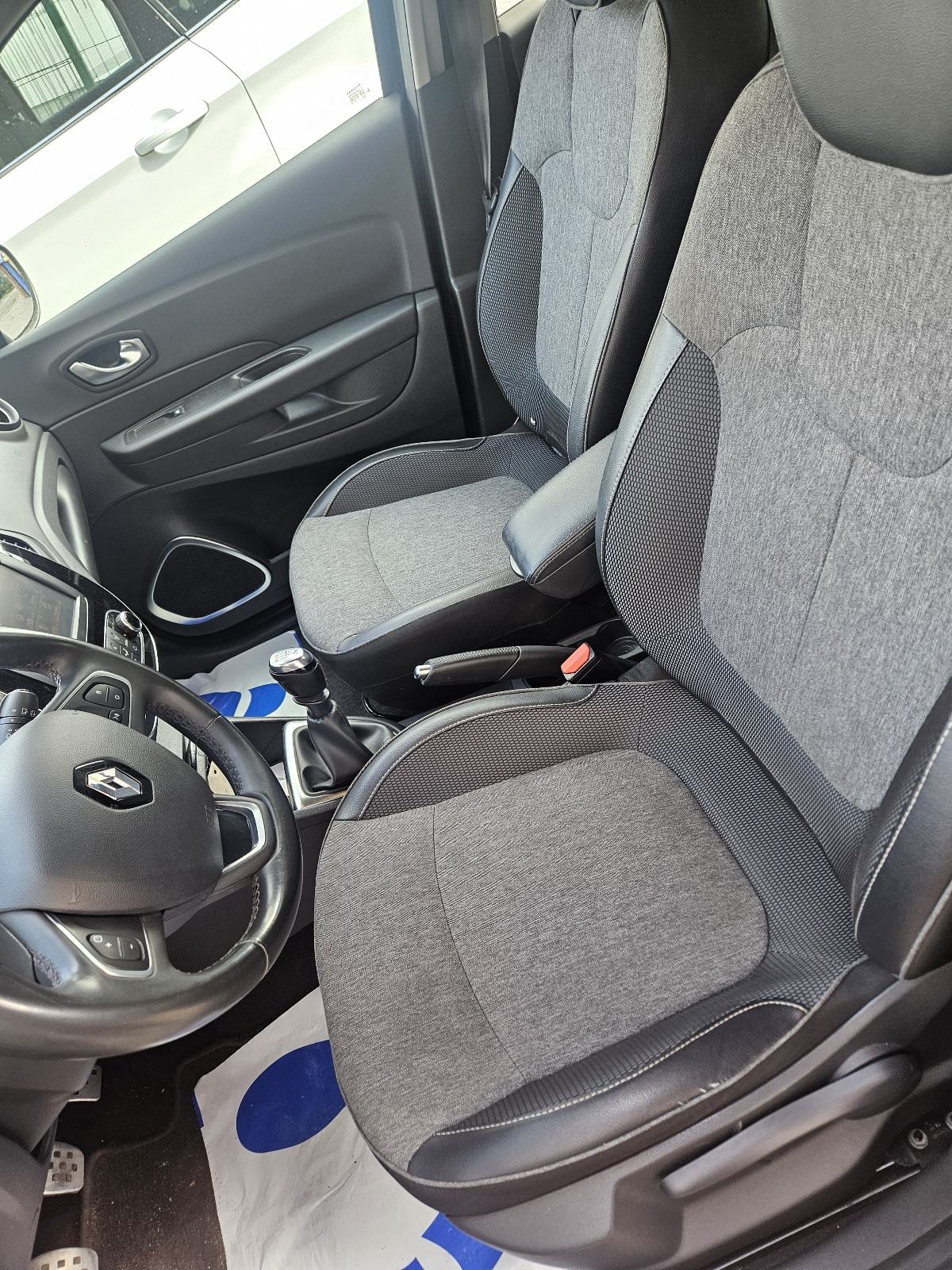 Renault Captur TCe 120 INTENS, fotografija 10