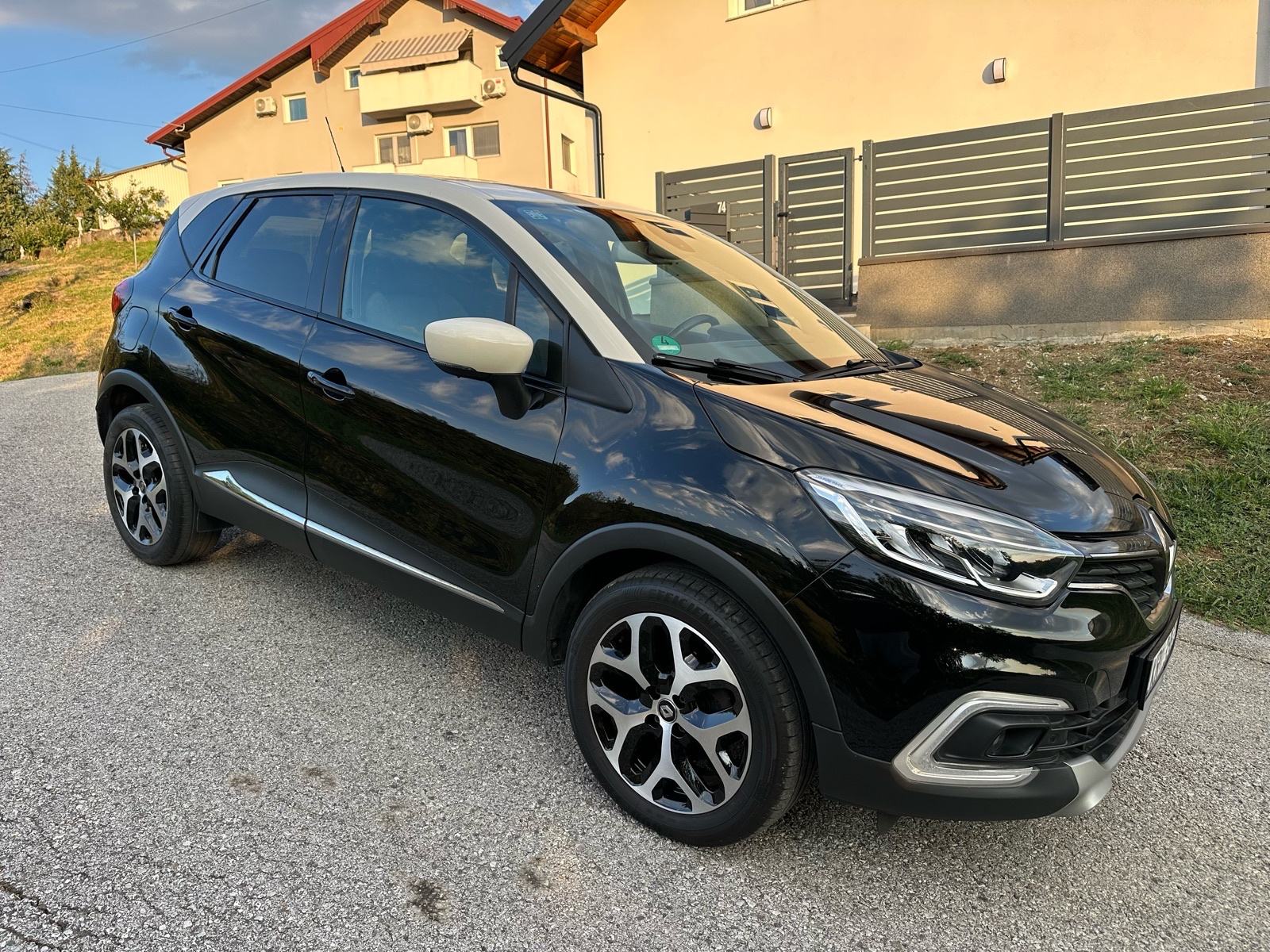 Renault Captur TCe 120 - REG GODINU DANA - ODLIČAN!!, fotografija 2