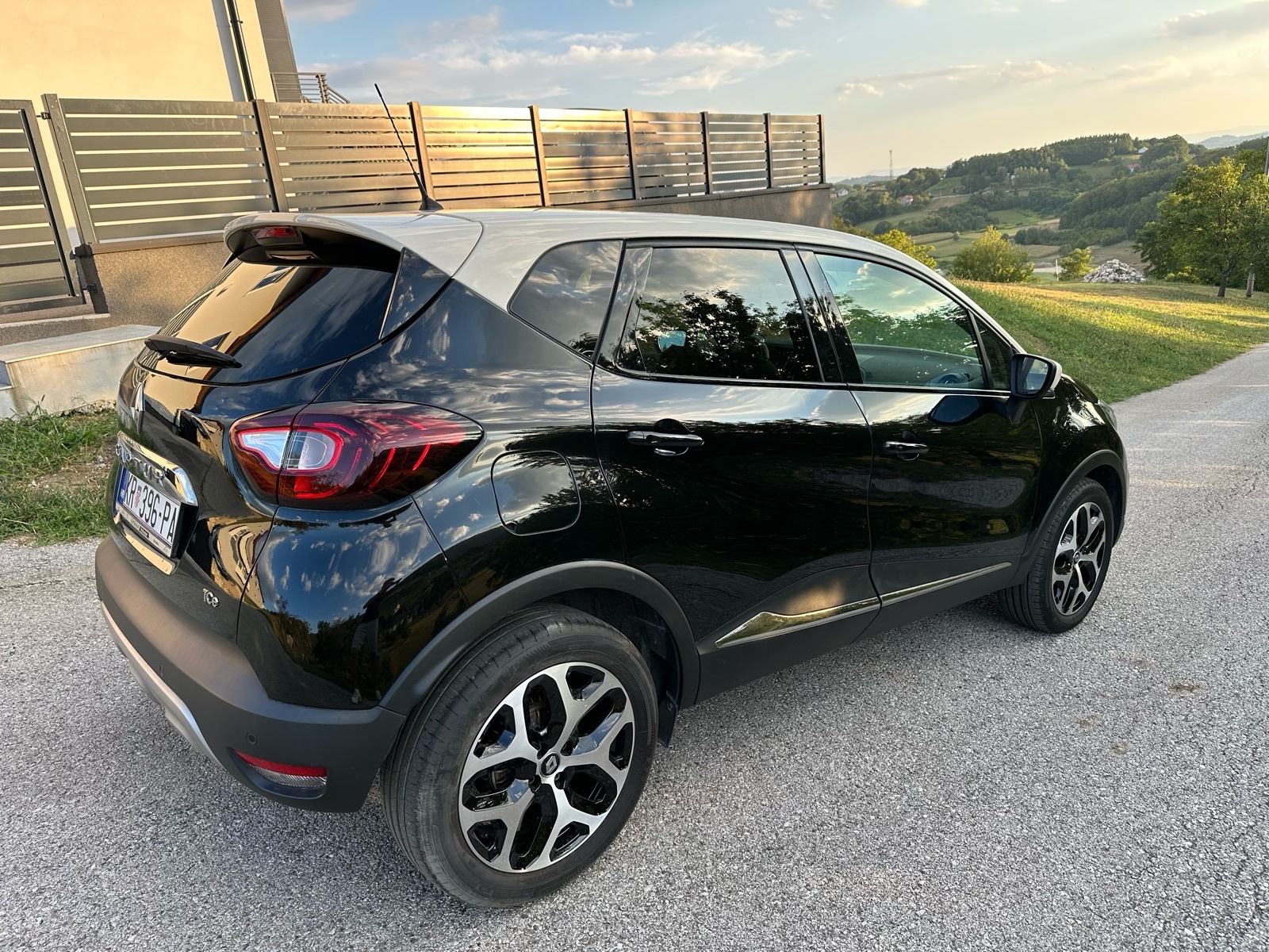 Renault Captur TCe 120 - REG GODINU DANA - ODLIČAN!!, fotografija 4