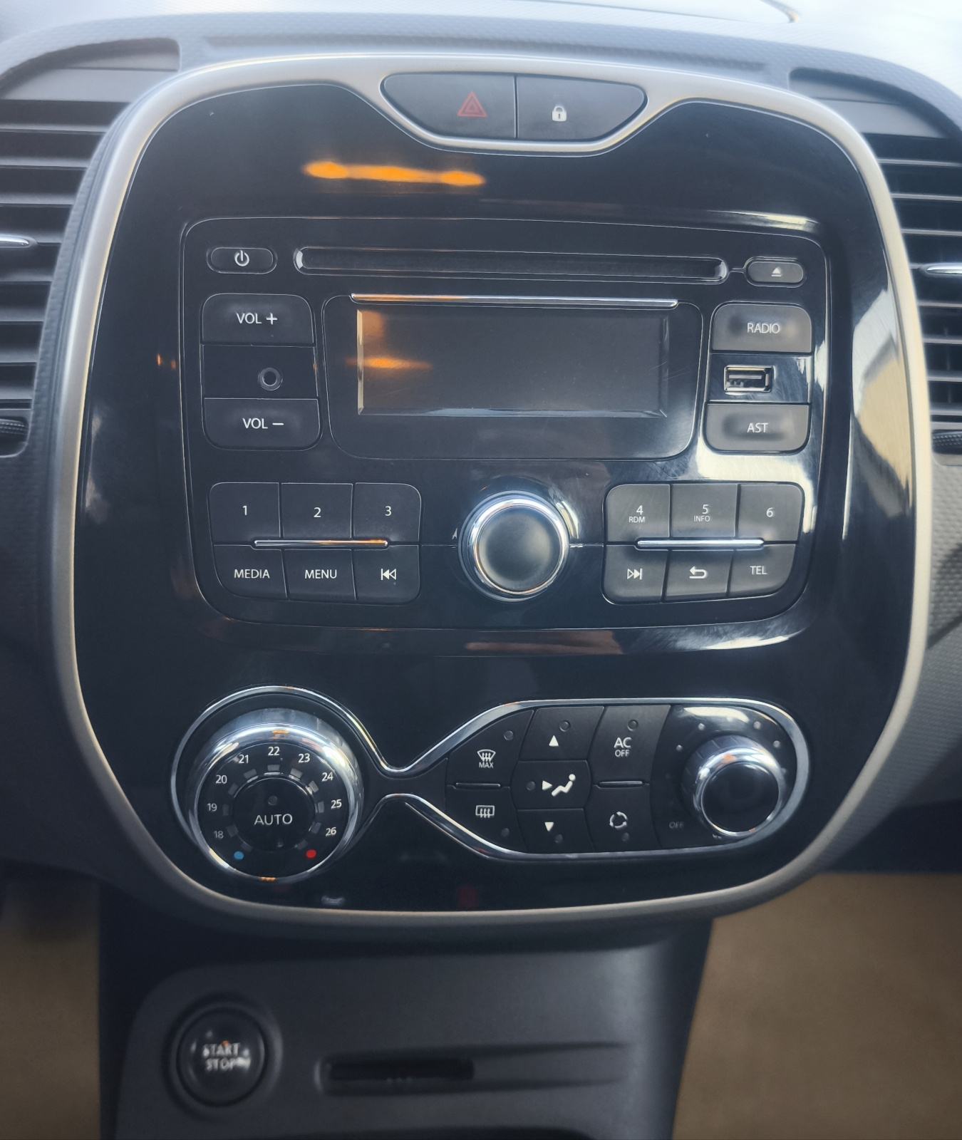 ⭐Renault Captur TCe 124.600km Veliki servis! Kuka !⭐, fotografija 9