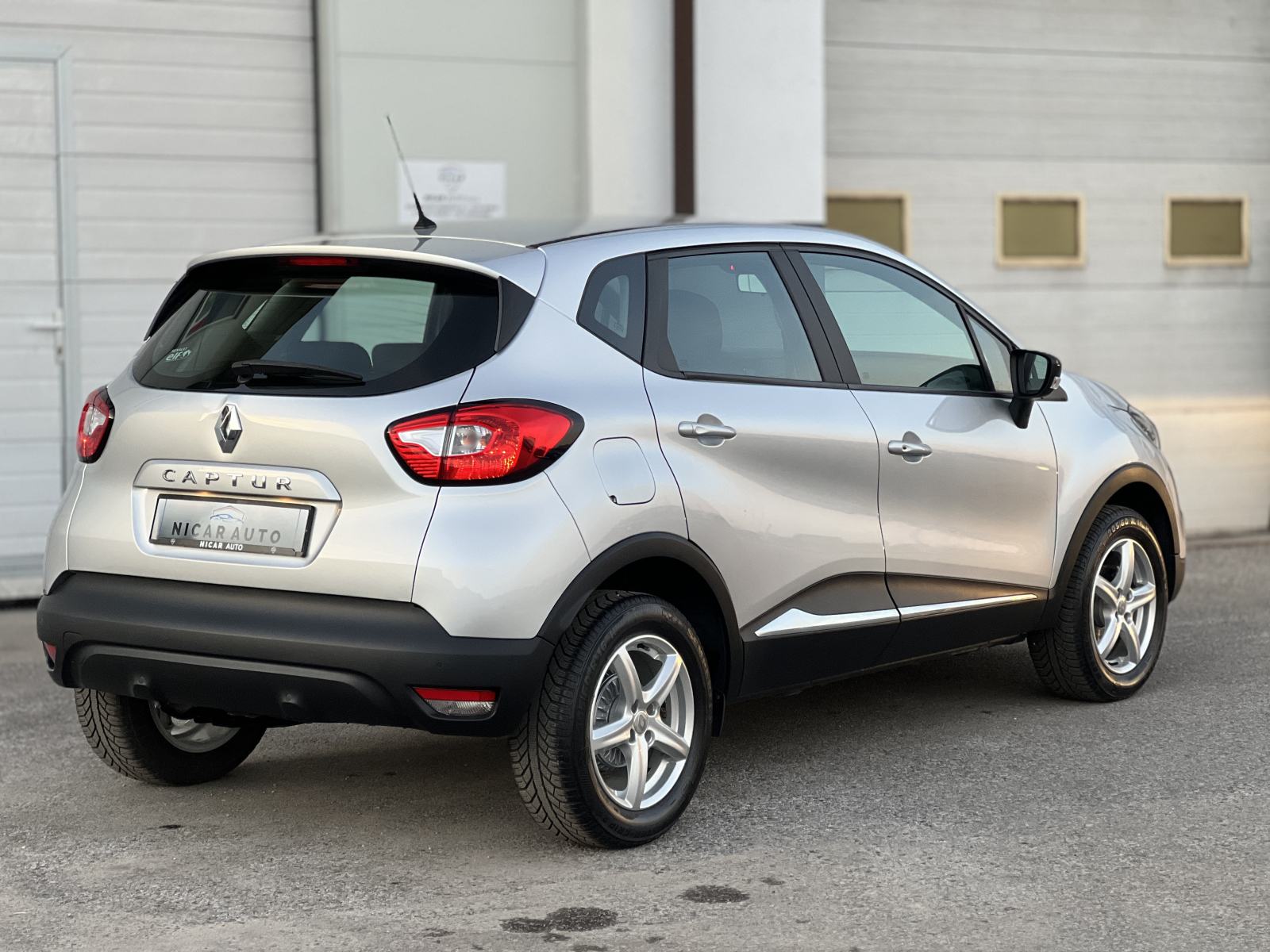Renault Captur TCe 90 2017 70000 KM NAVIGACIJA JAMSTVO 1 GOD, fotografija 3