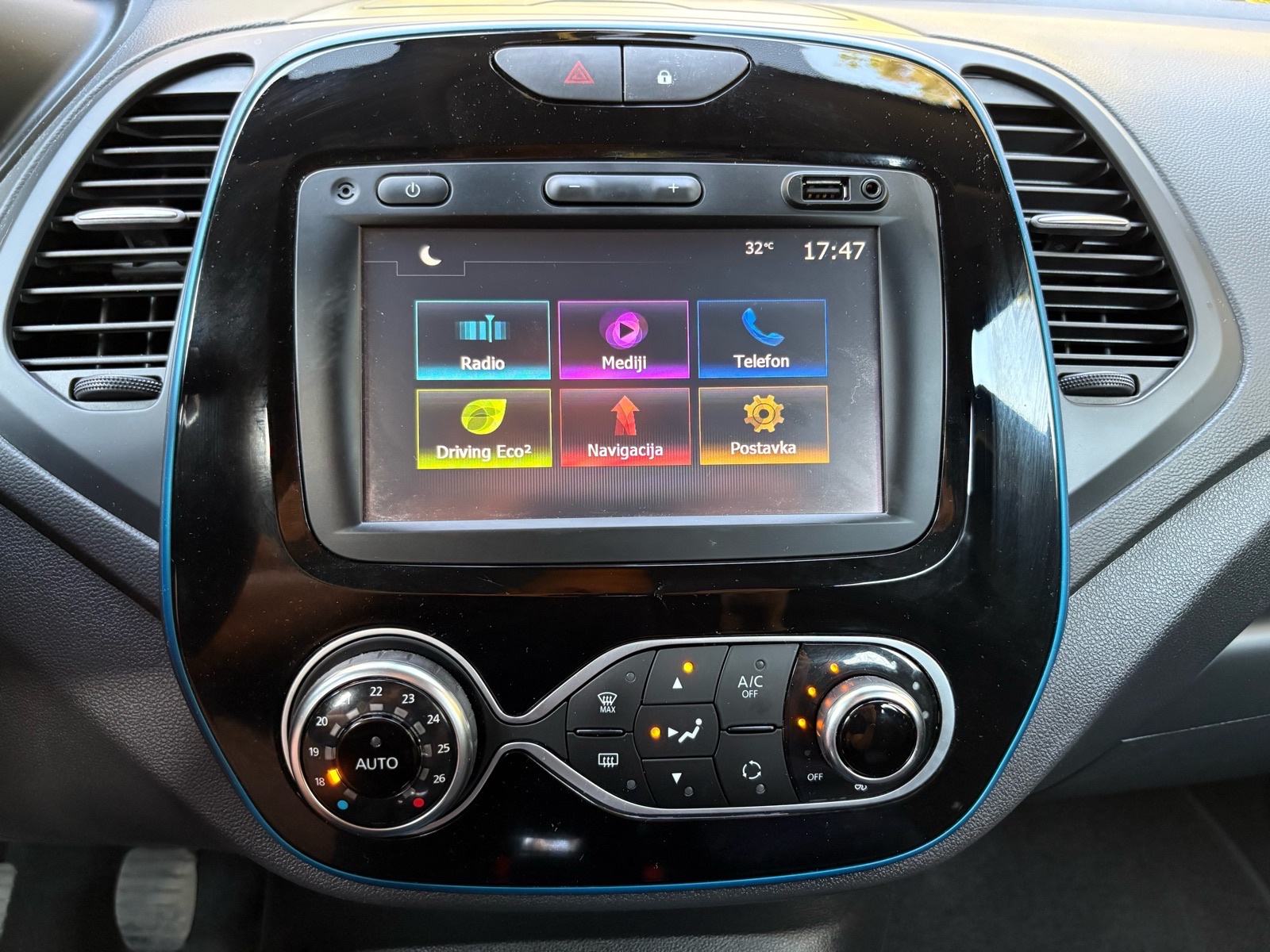 Renault Captur TCe 90 Facelift, fotografija 11