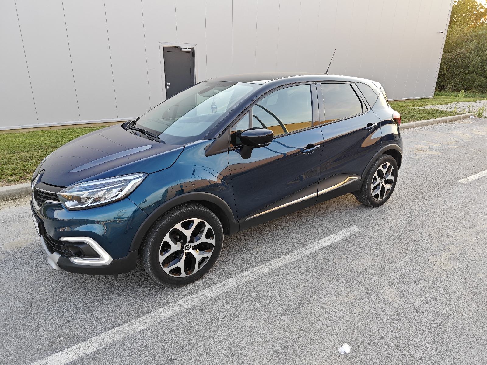 Wunderschone Renault Captur Intens Ebenbild